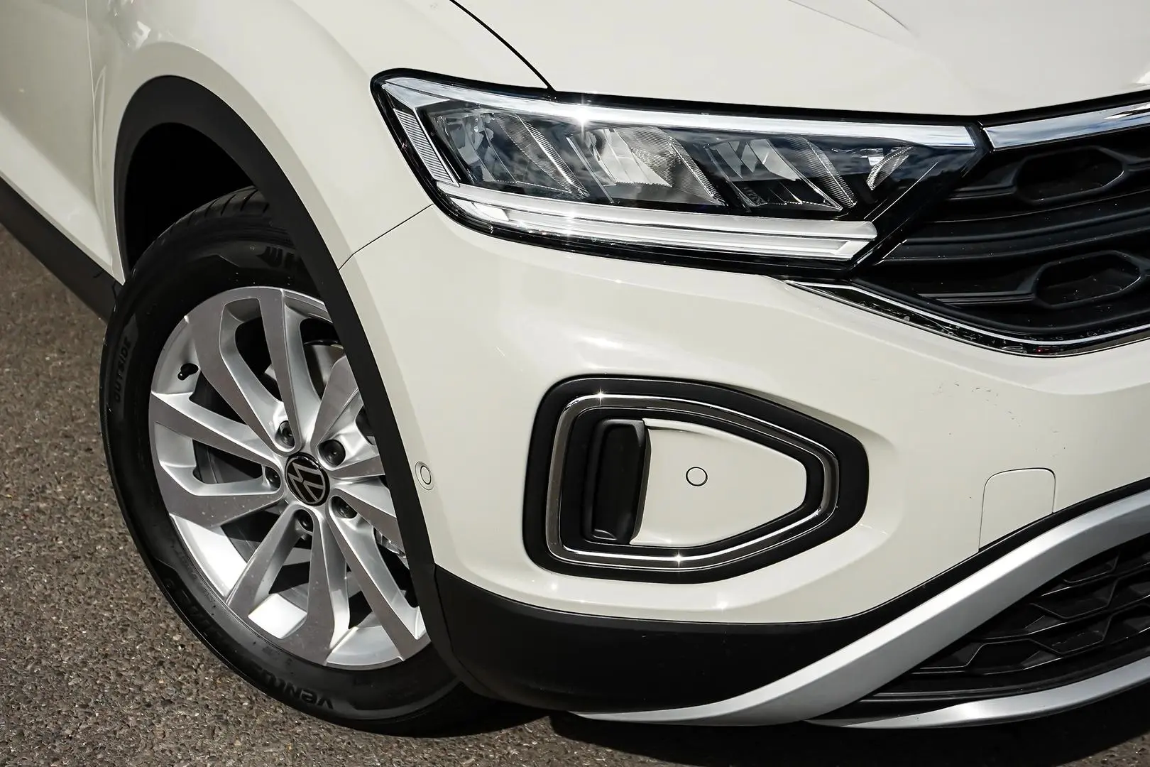 2025 Volkswagen T-Roc Gallery Image 12