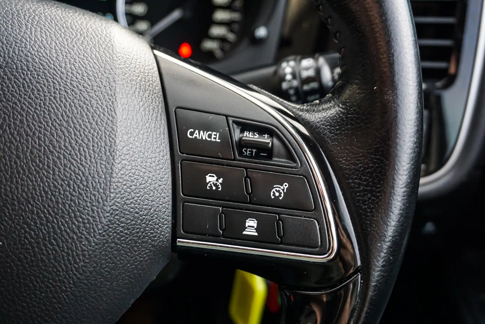2020 Mitsubishi Outlander Gallery Image 19