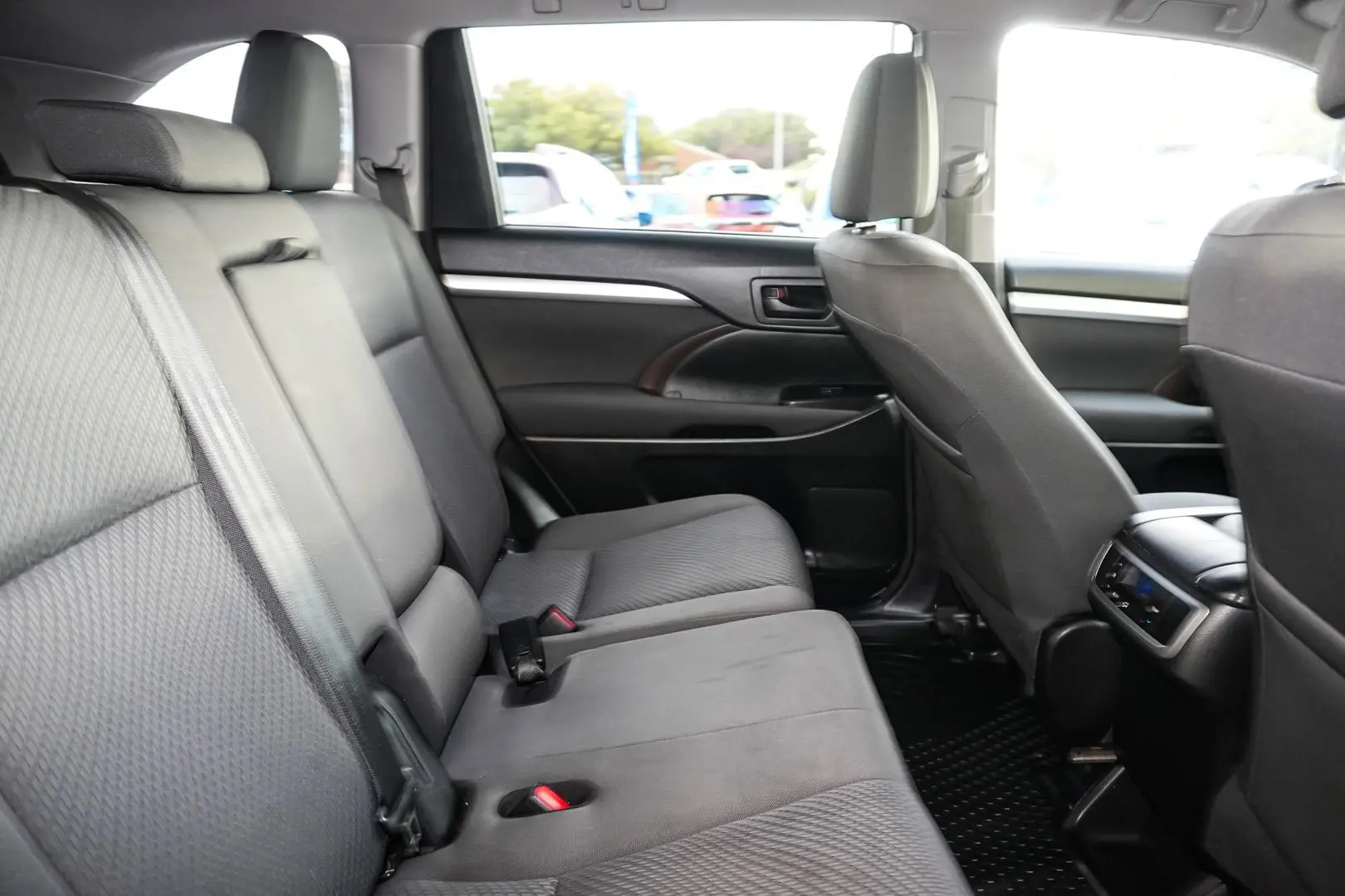 2016 Toyota Kluger Gallery Image 9