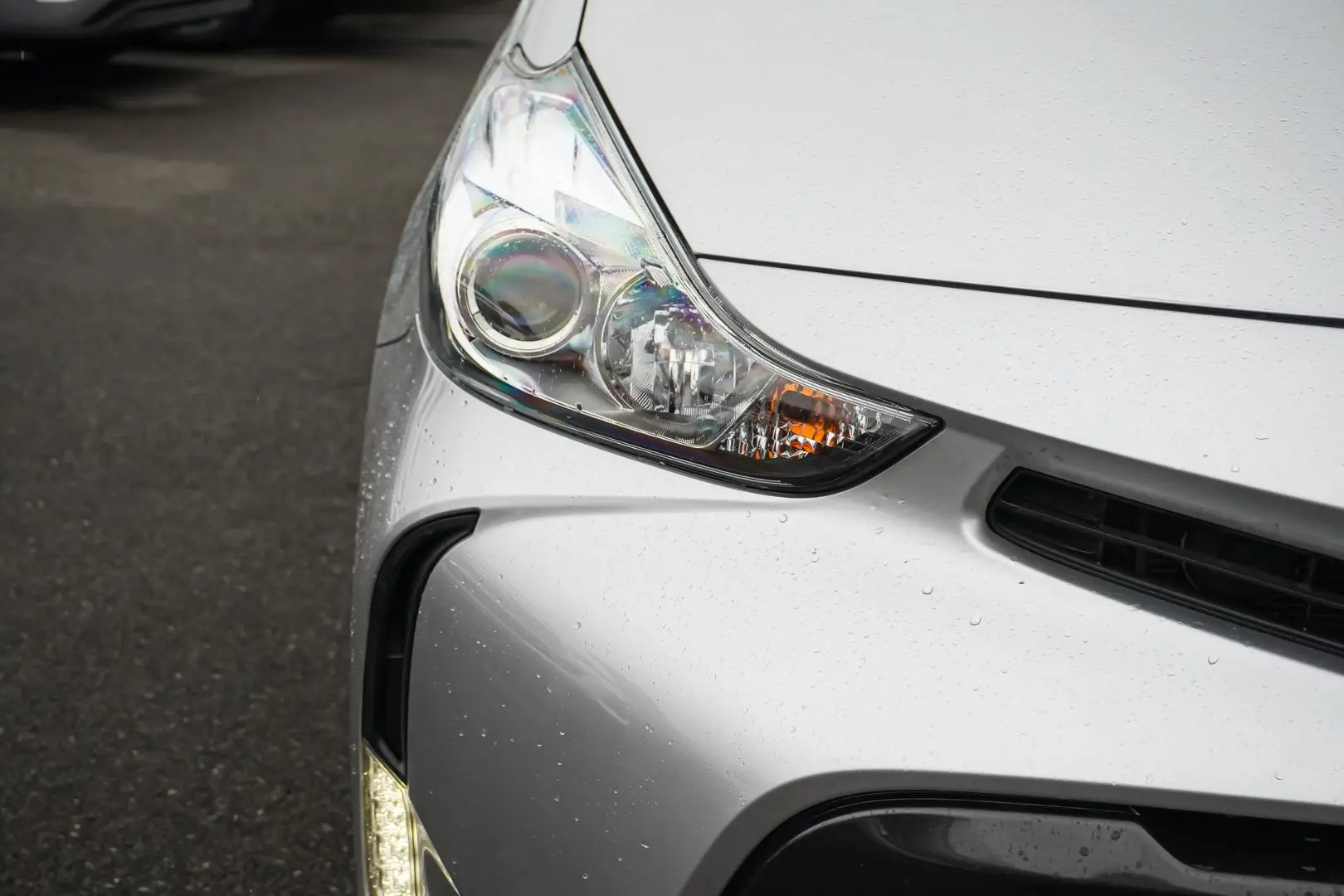 2019 Toyota Prius V Gallery Image 13
