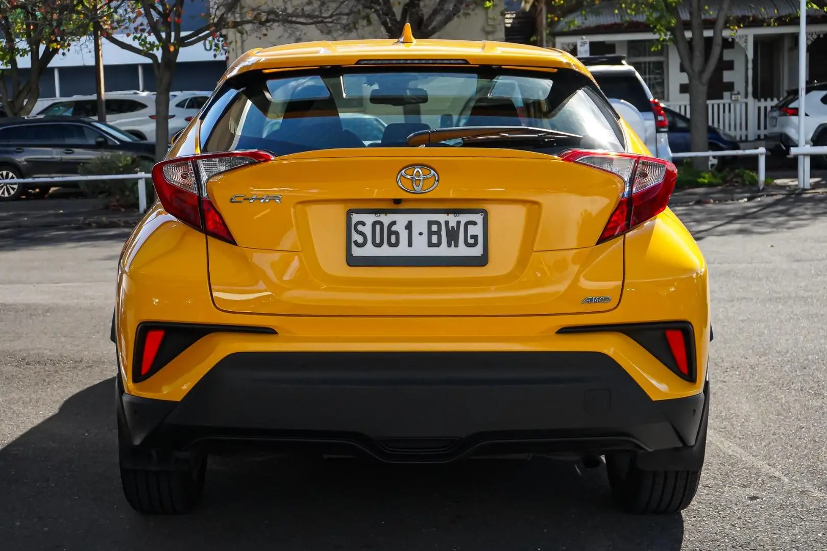 2018 Toyota C-HR Gallery Image 6