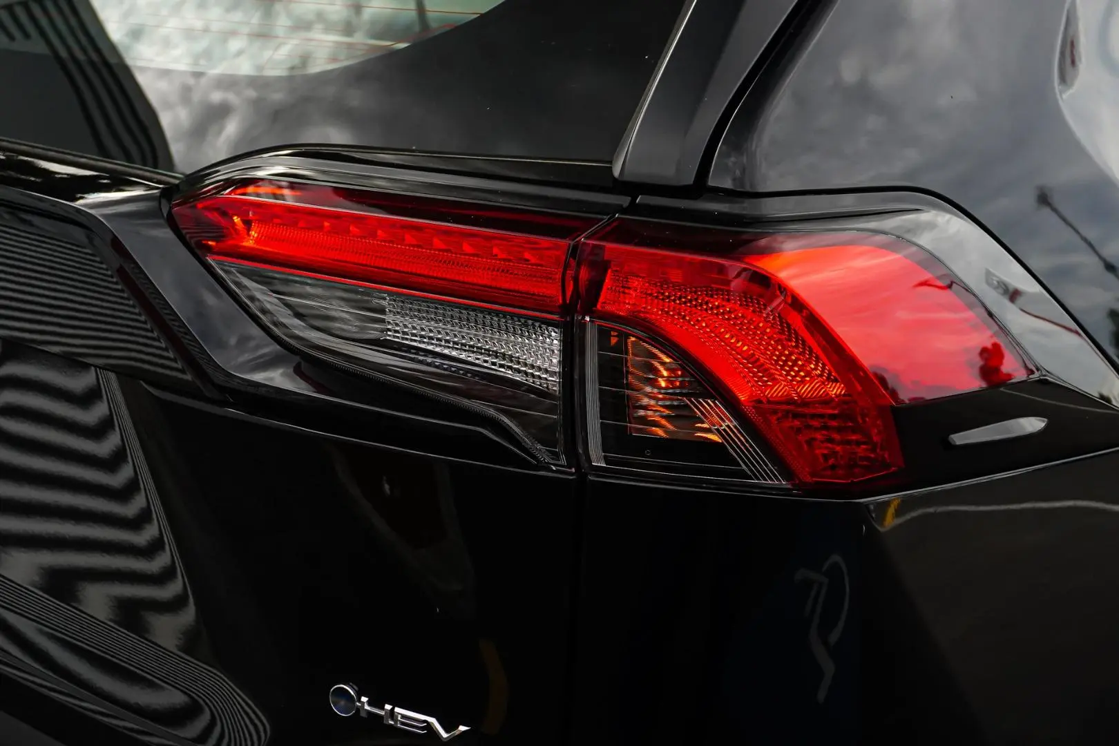 2025 Toyota RAV4 Gallery Image 14