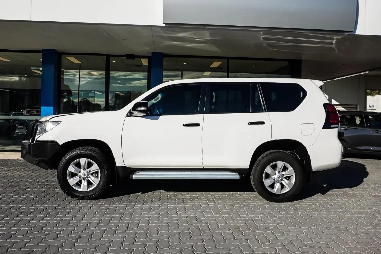 2020 Toyota Landcruiser Prado Gallery Image 3