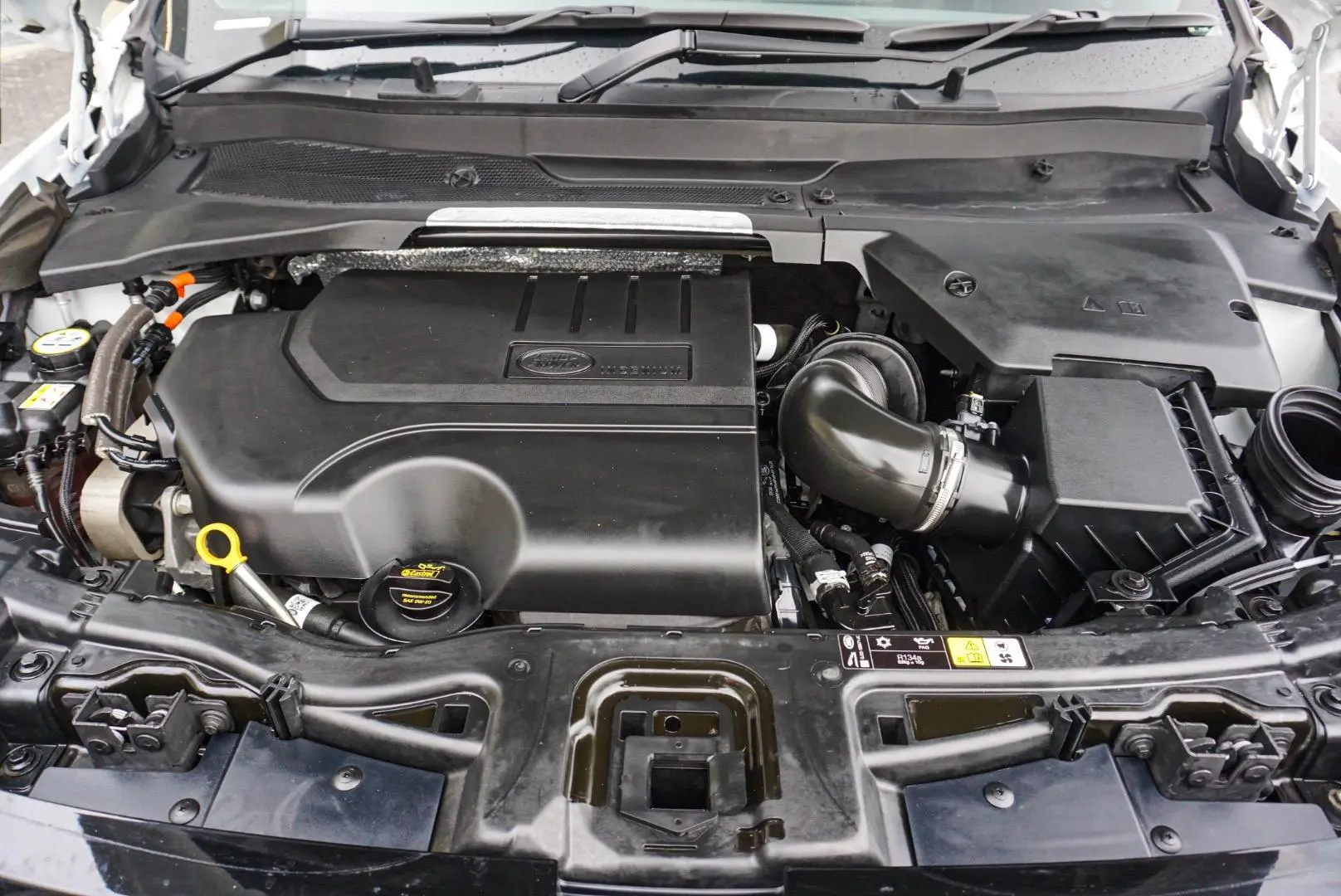 2021 Land Rover Discovery Sport Gallery Image 24