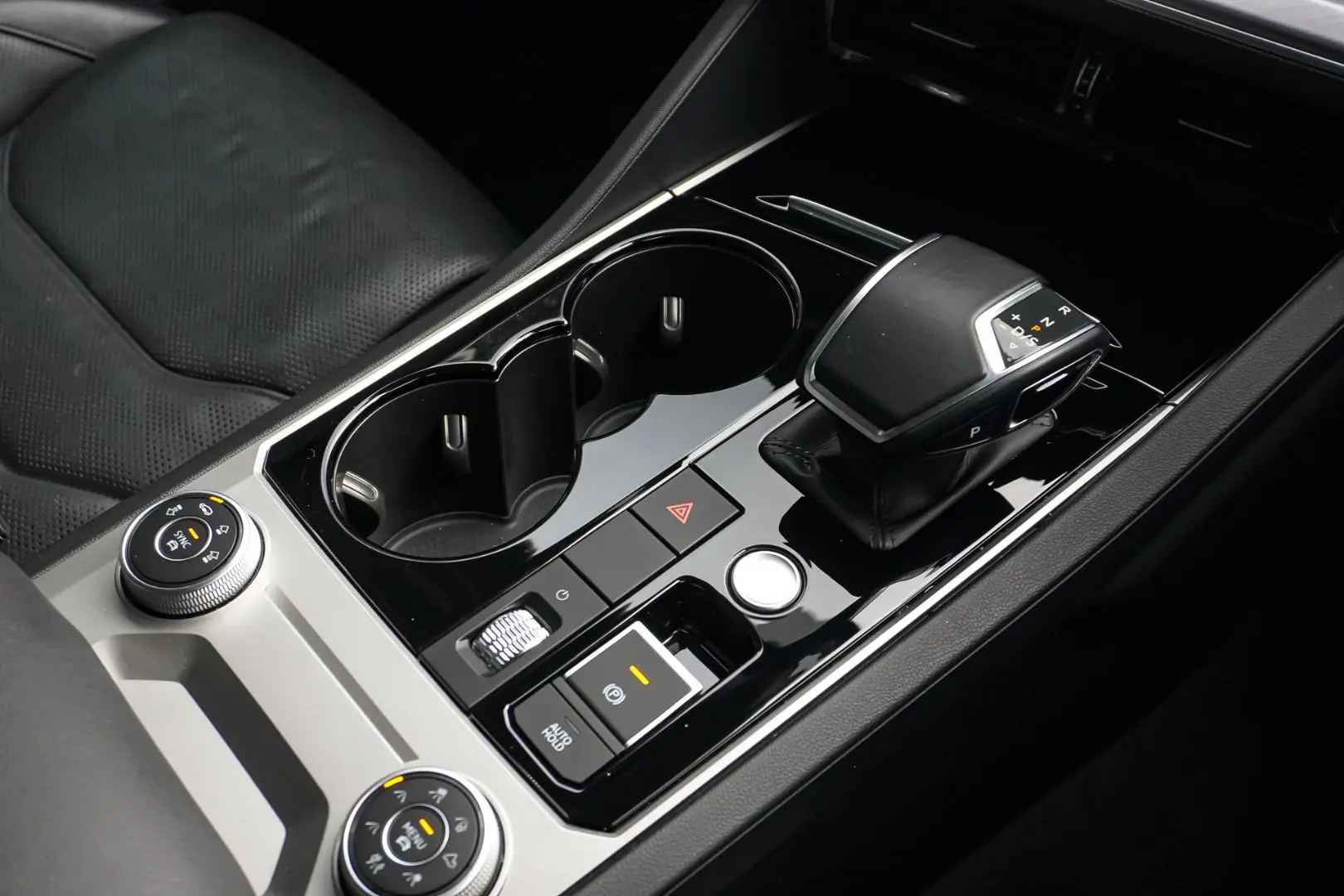 2022 Volkswagen Touareg Gallery Image 17