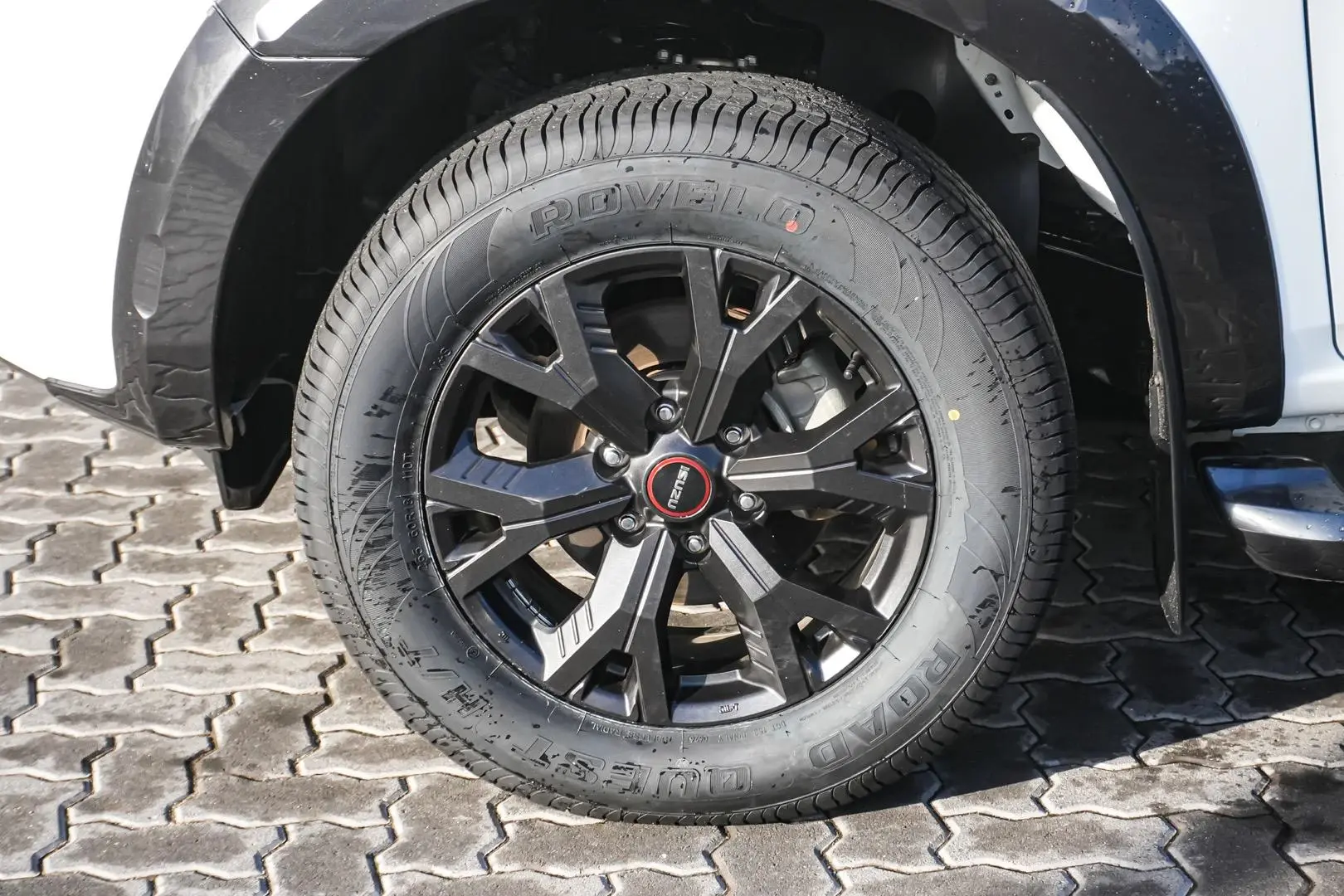 2023 Isuzu D-MAX Gallery Image 12