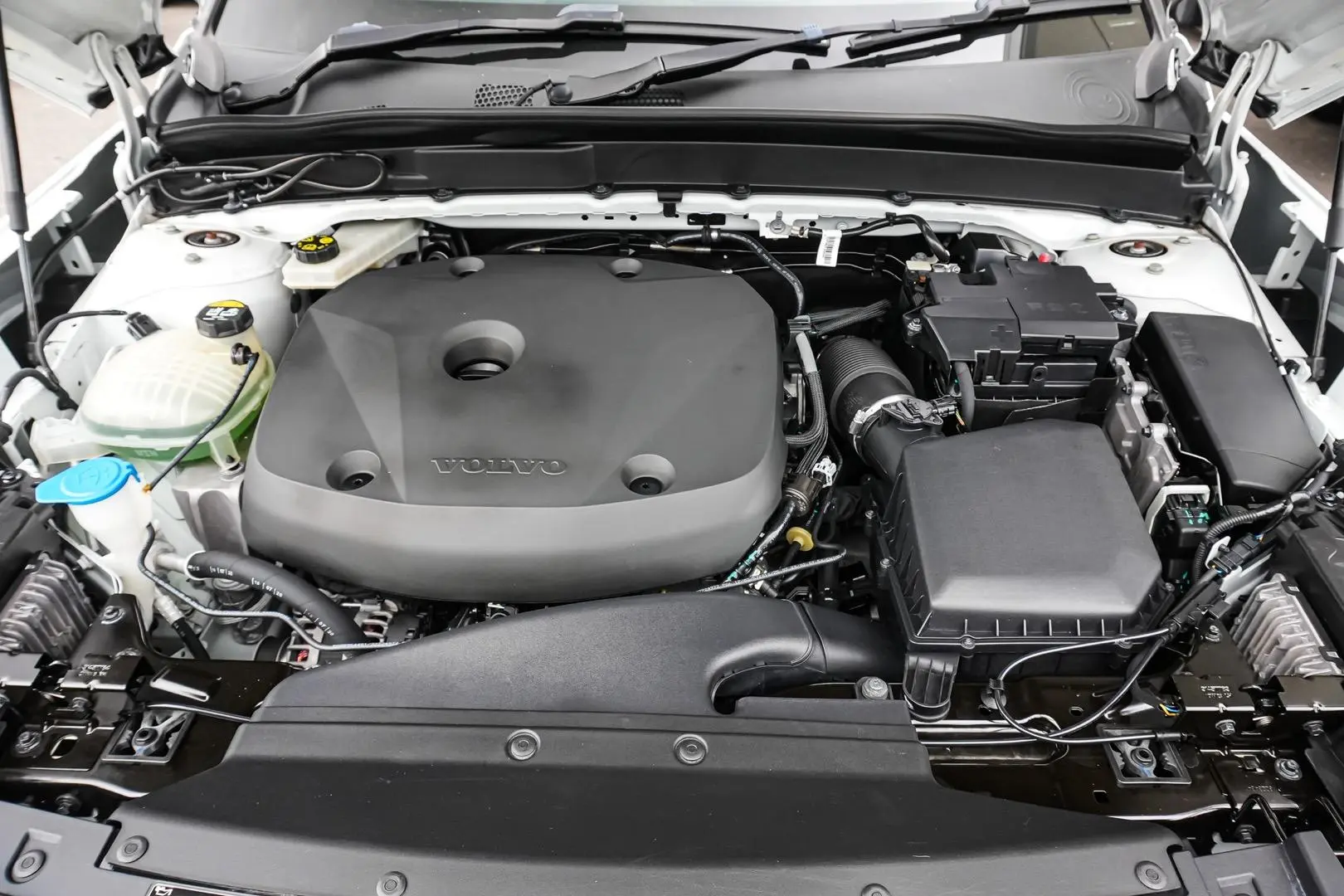 2020 Volvo XC40 Gallery Image 24
