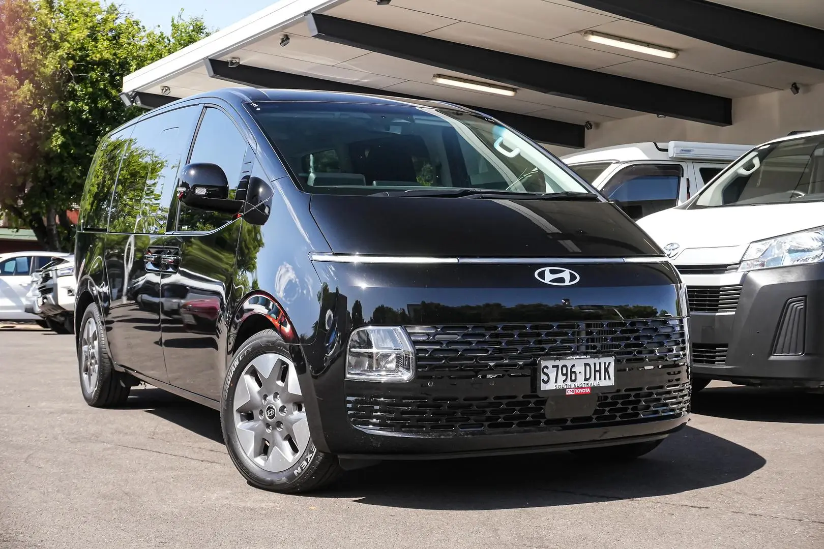 2024 Hyundai STARIA Gallery Image 2