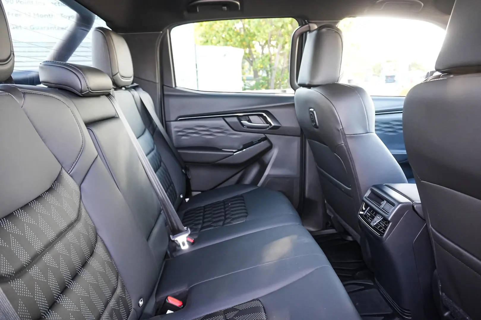 2025 Isuzu D-MAX Gallery Image 9