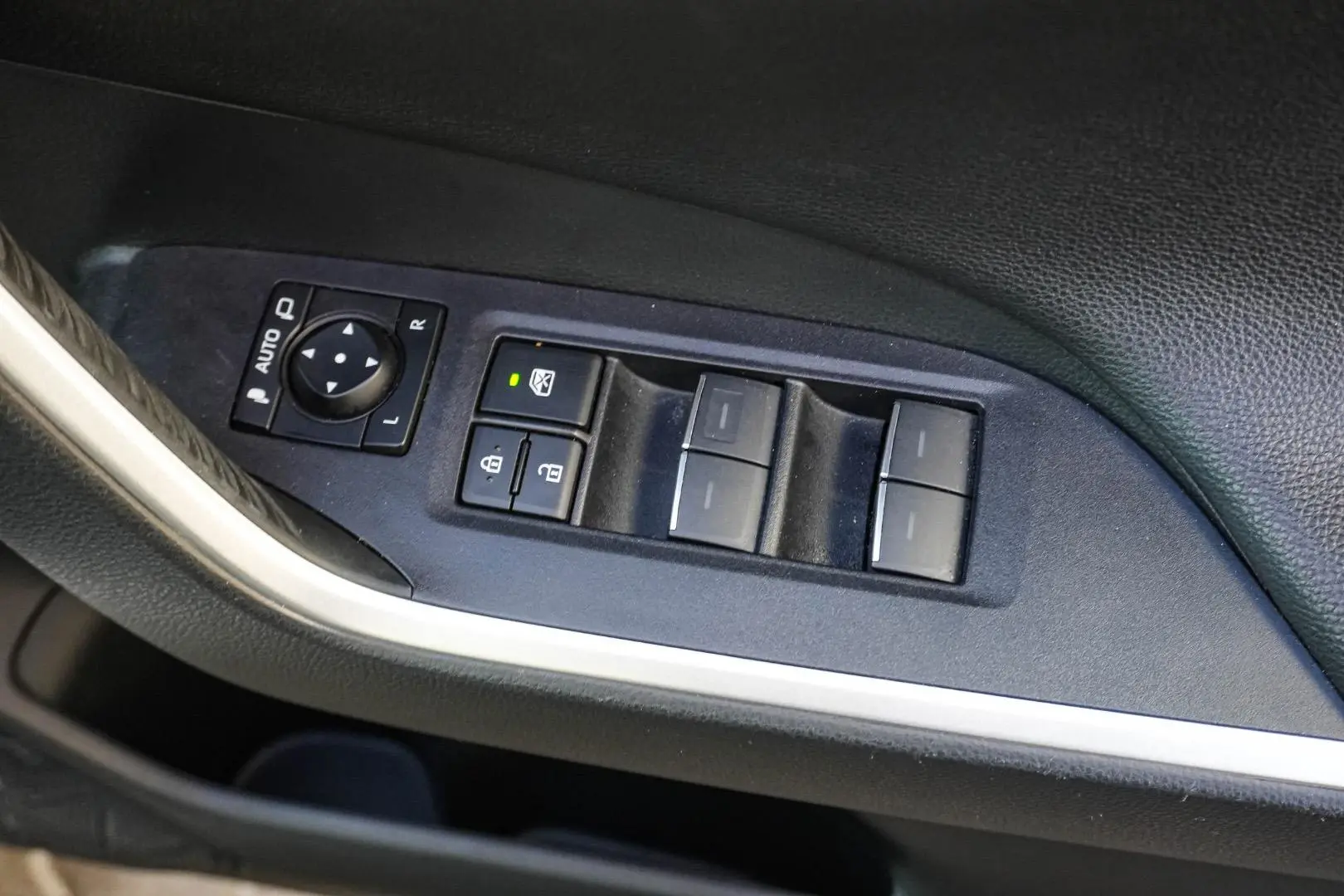 2023 Toyota RAV4 Gallery Image 19