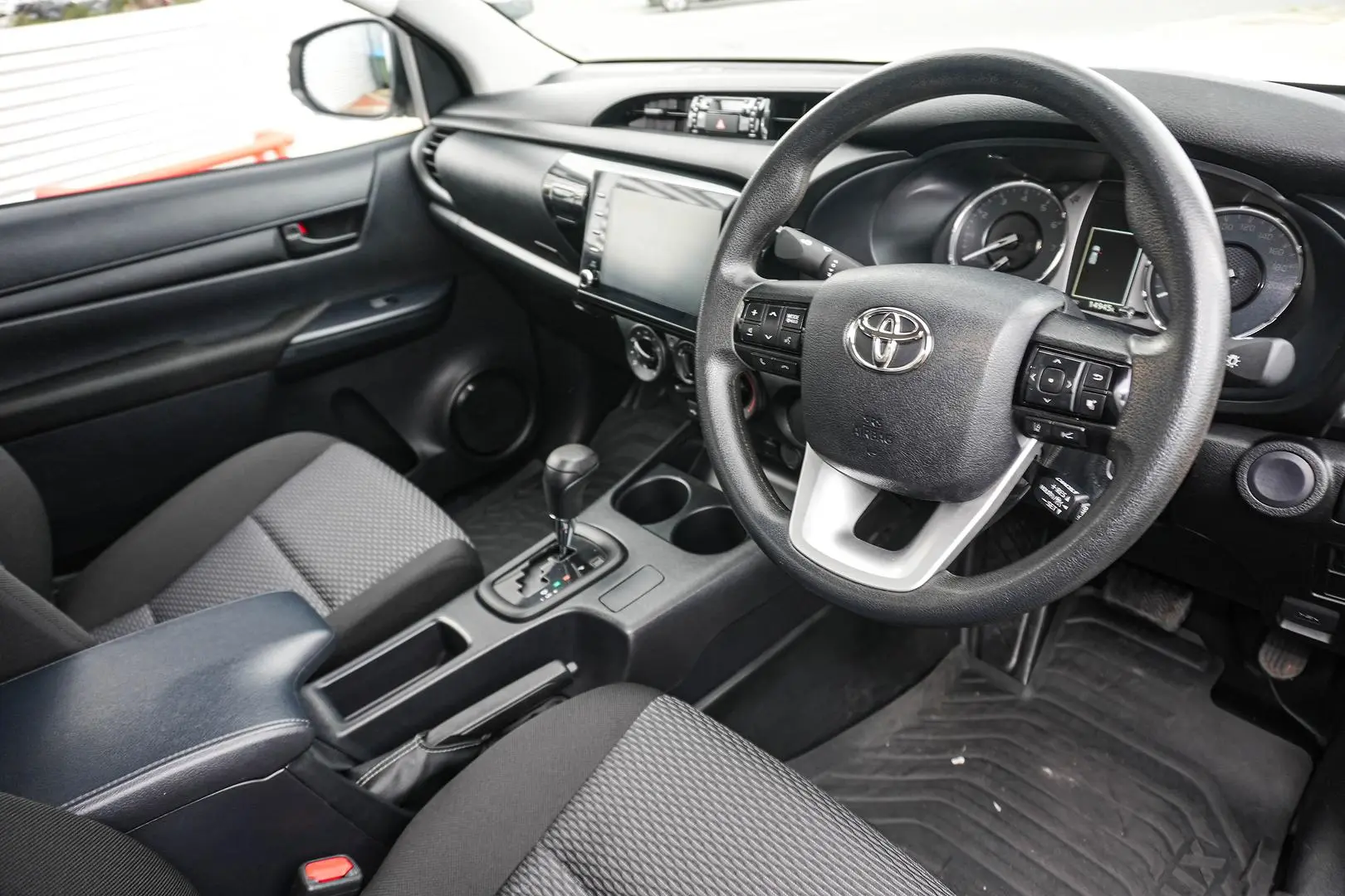 2025 Toyota Hilux Gallery Image 17