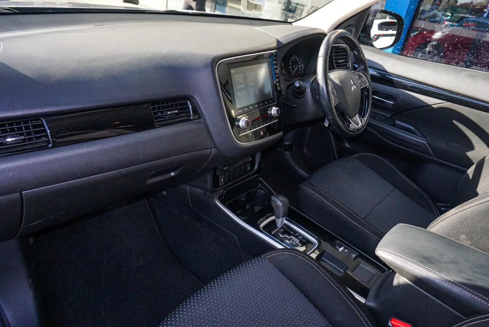 2020 Mitsubishi Outlander Gallery Image 10