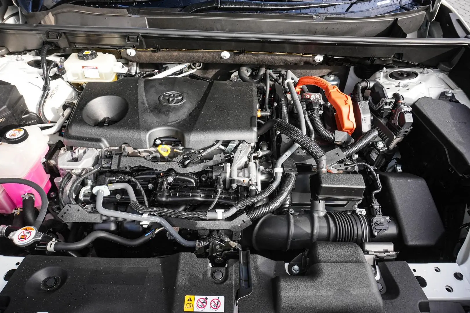 2020 Toyota RAV4 Gallery Image 25