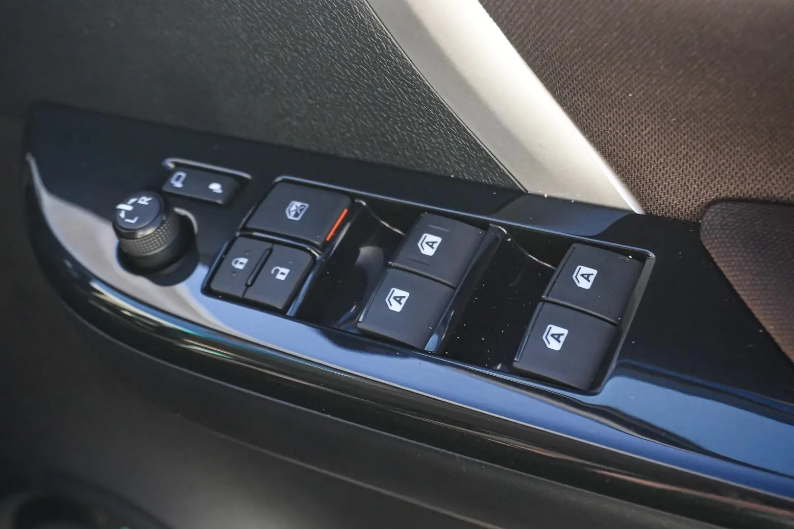 2020 Toyota Fortuner Gallery Image 16