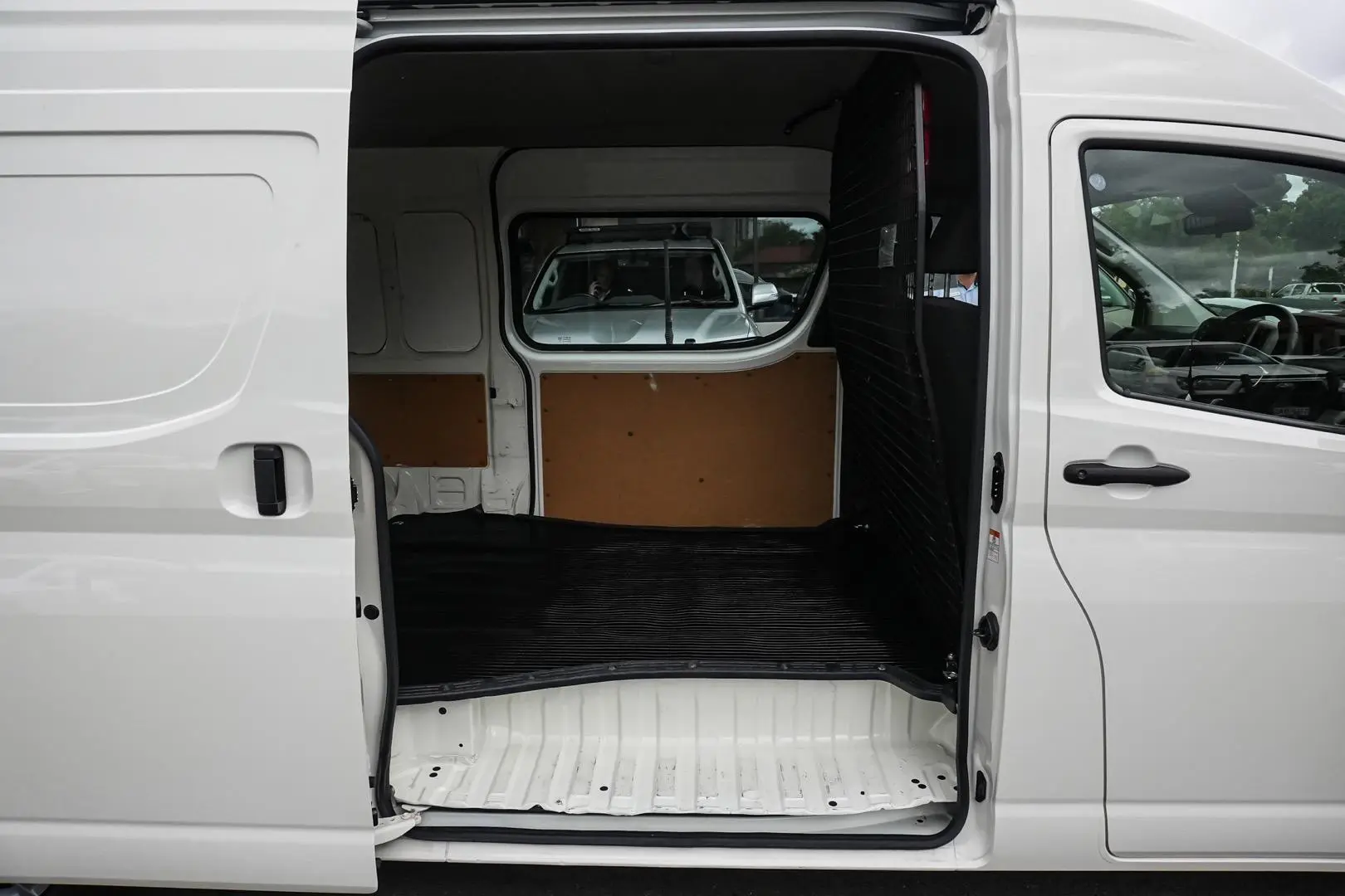 2021 Toyota Hiace Gallery Image 9