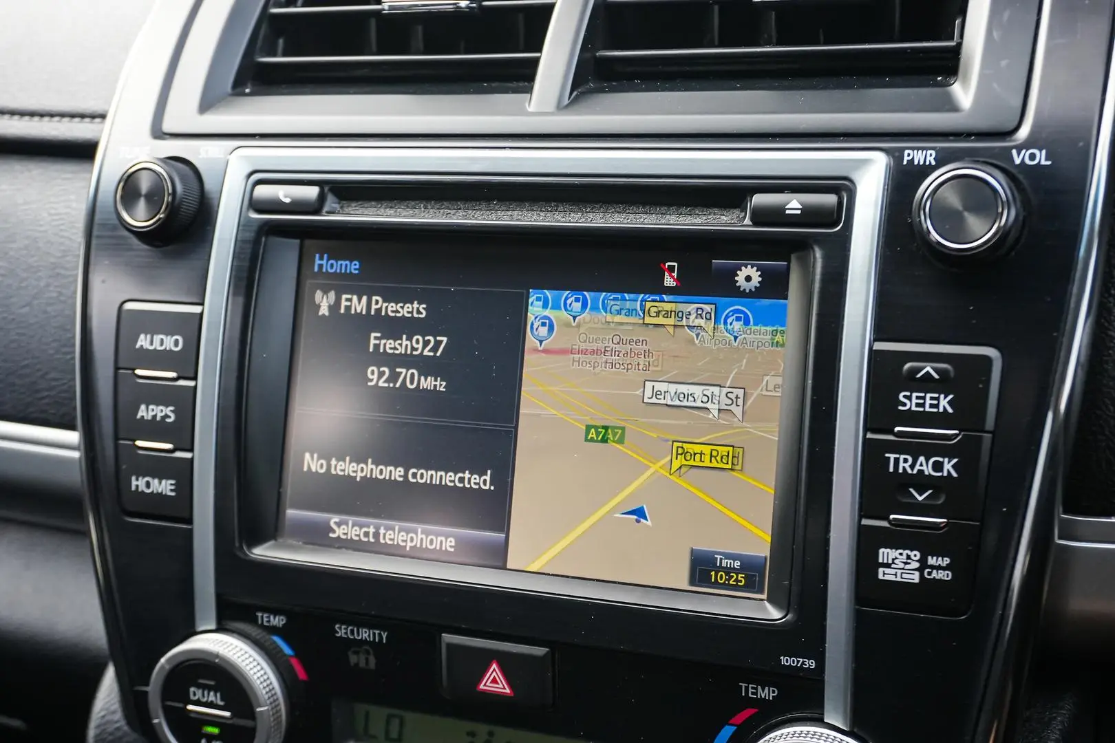 2017 Toyota Camry Gallery Image 22