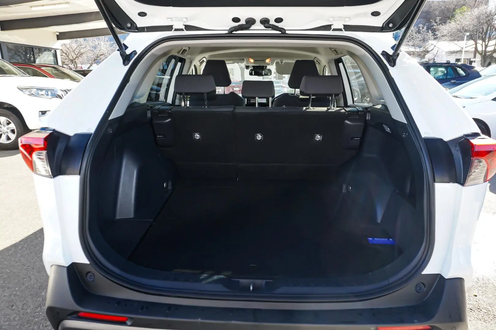 2020 Toyota RAV4 Gallery Image 9