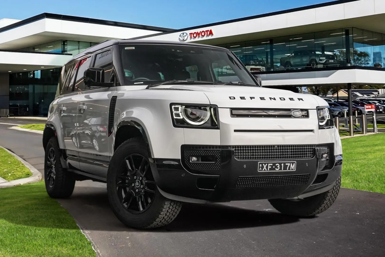 2025 Land Rover Defender Gallery Image 1