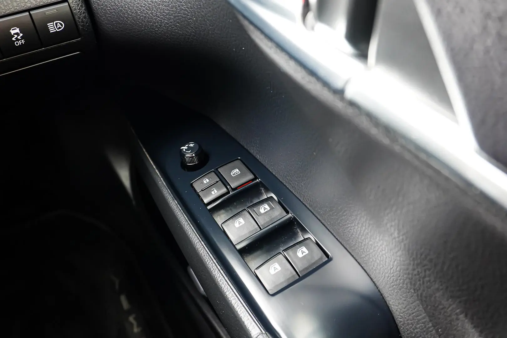 2020 Toyota Camry Gallery Image 22