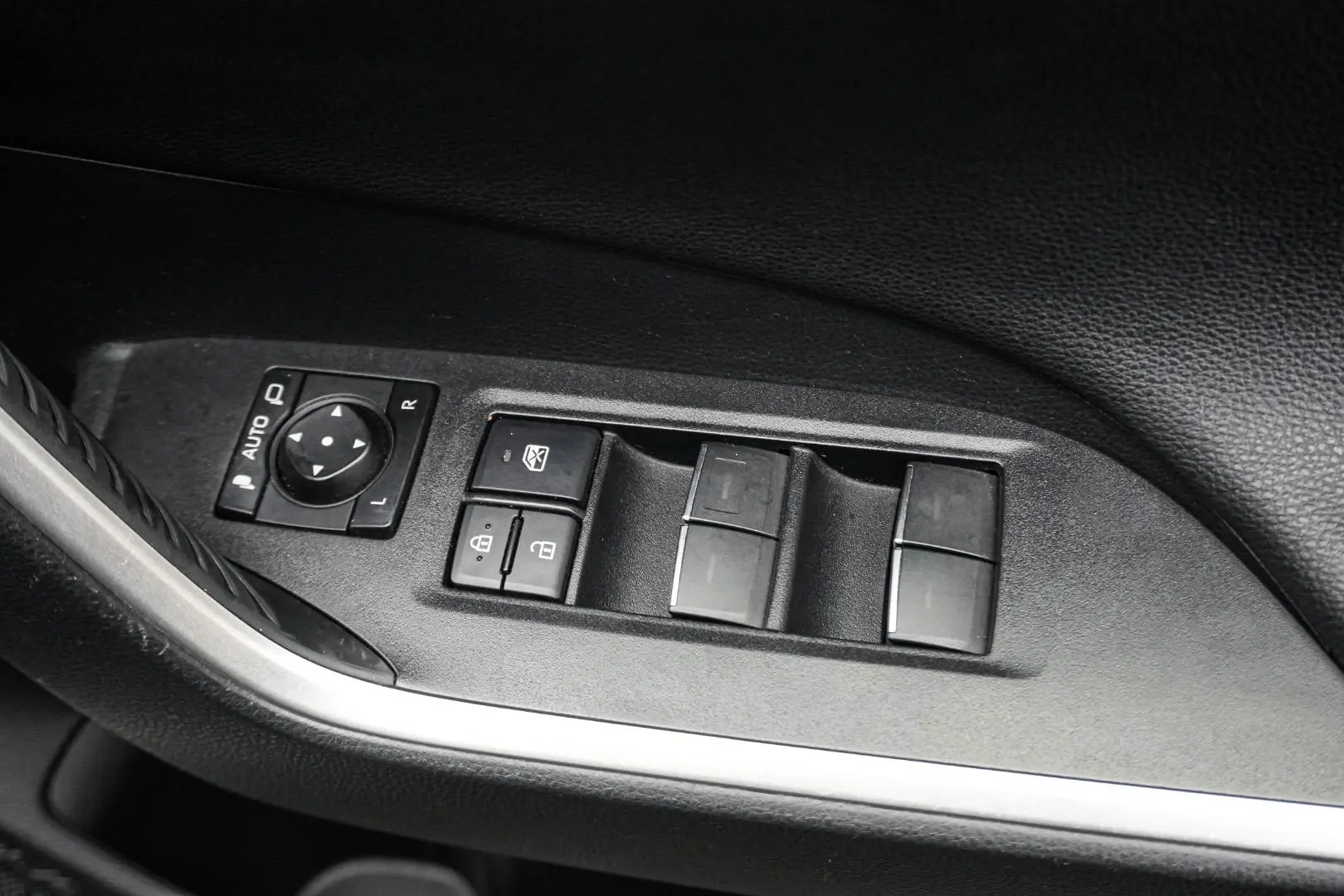 2024 Toyota RAV4 Gallery Image 19