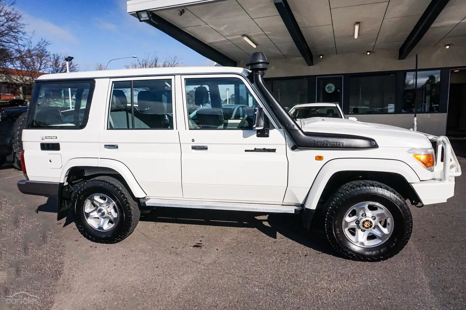 2011 Toyota Landcruiser Image 4