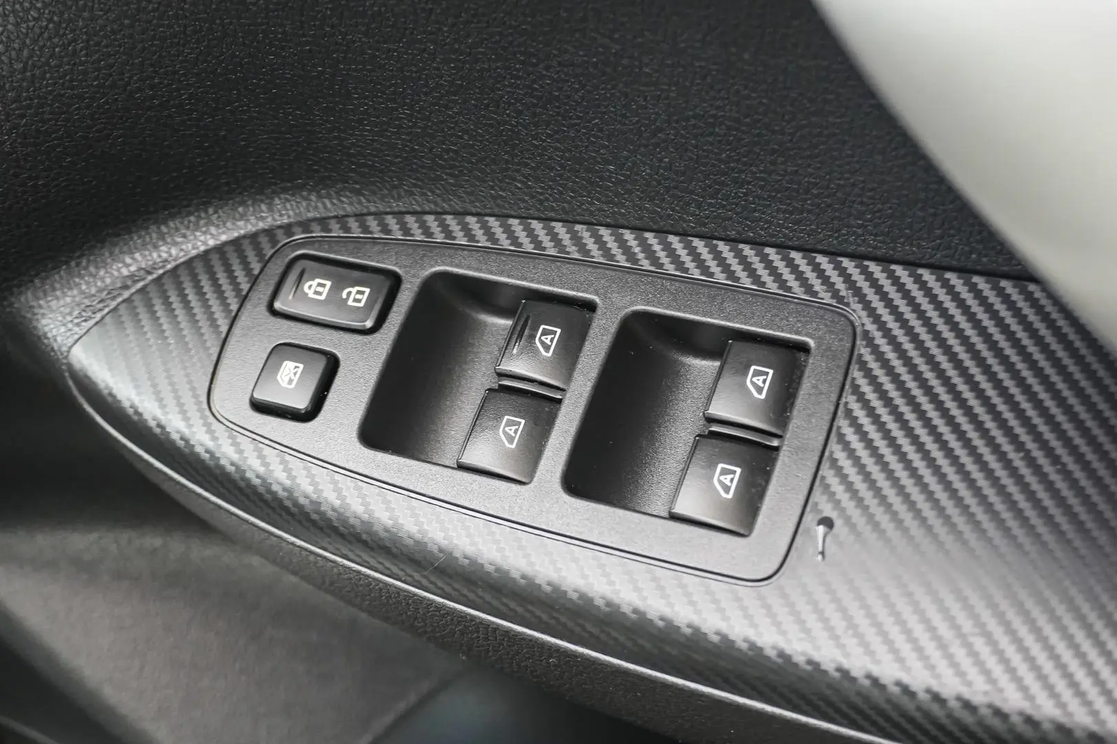 2020 Mitsubishi Eclipse Cross Gallery Image 21