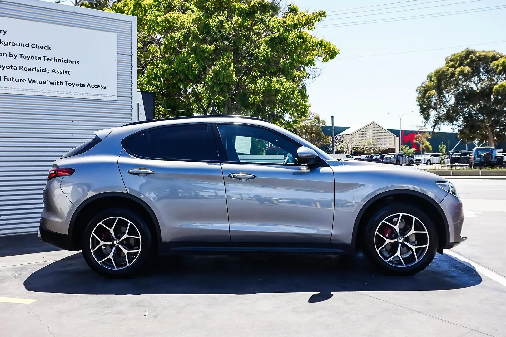 2018 Alfa Romeo Stelvio Gallery Image 4