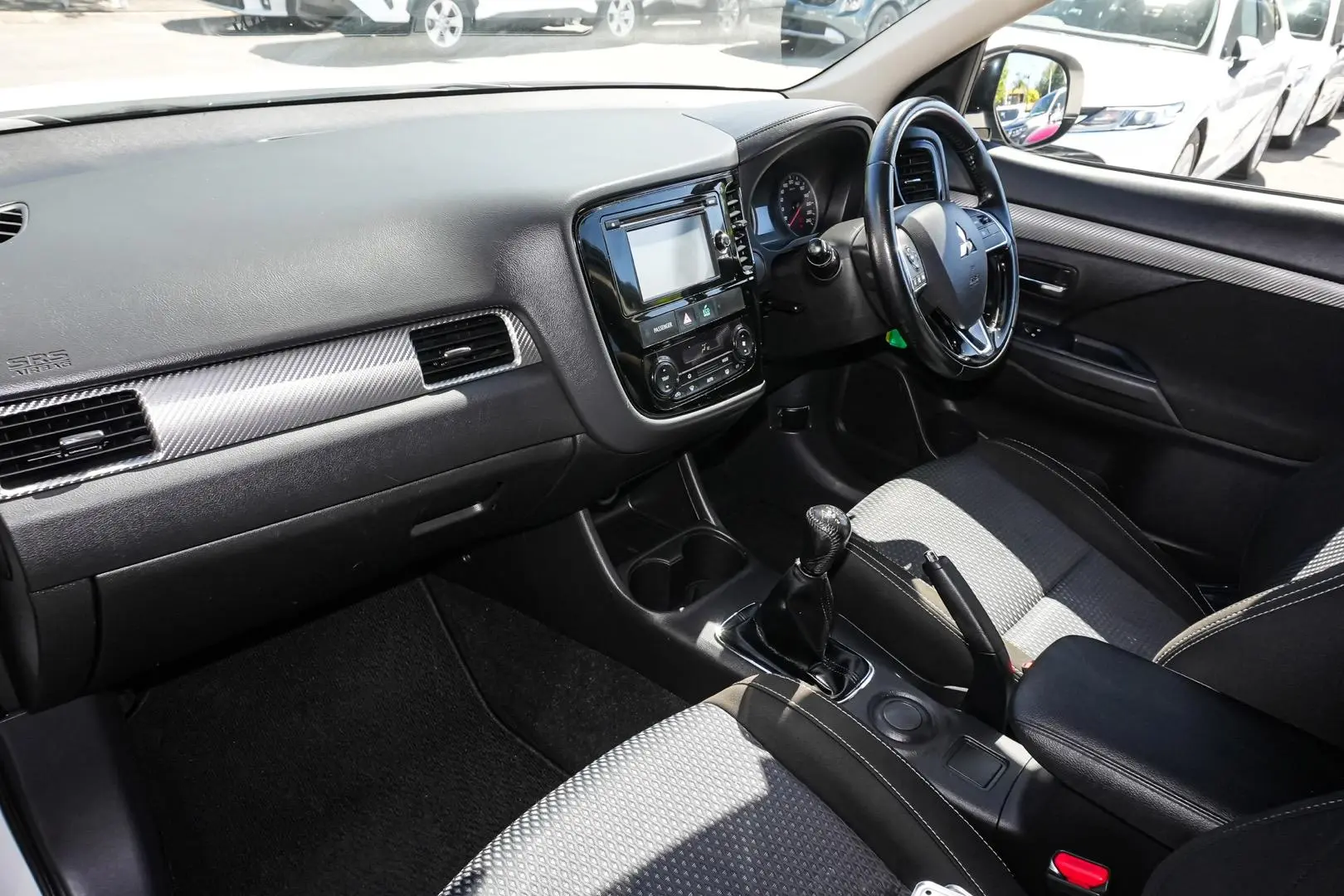 2016 Mitsubishi Outlander Gallery Image 10