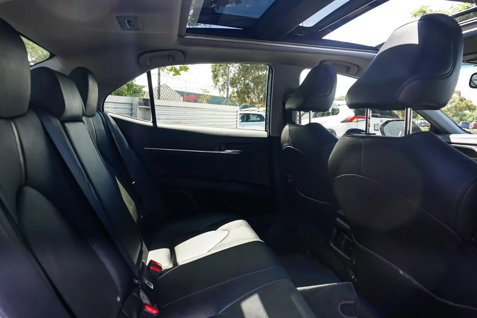 2019 Toyota Camry Gallery Image 9