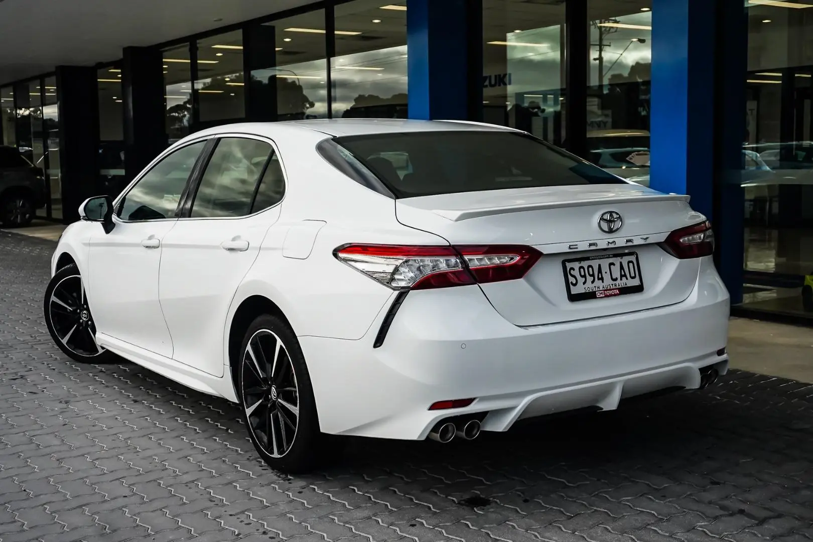 2019 Toyota Camry Gallery Image 3