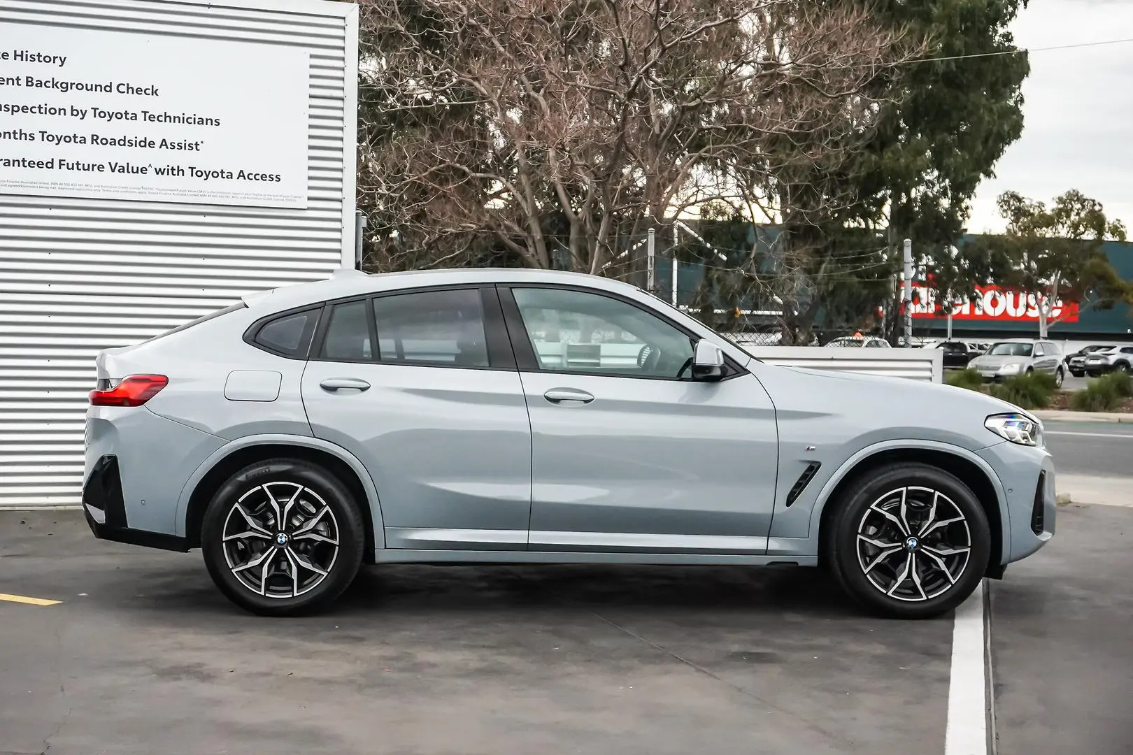 2022 BMW X4 Gallery Image 4