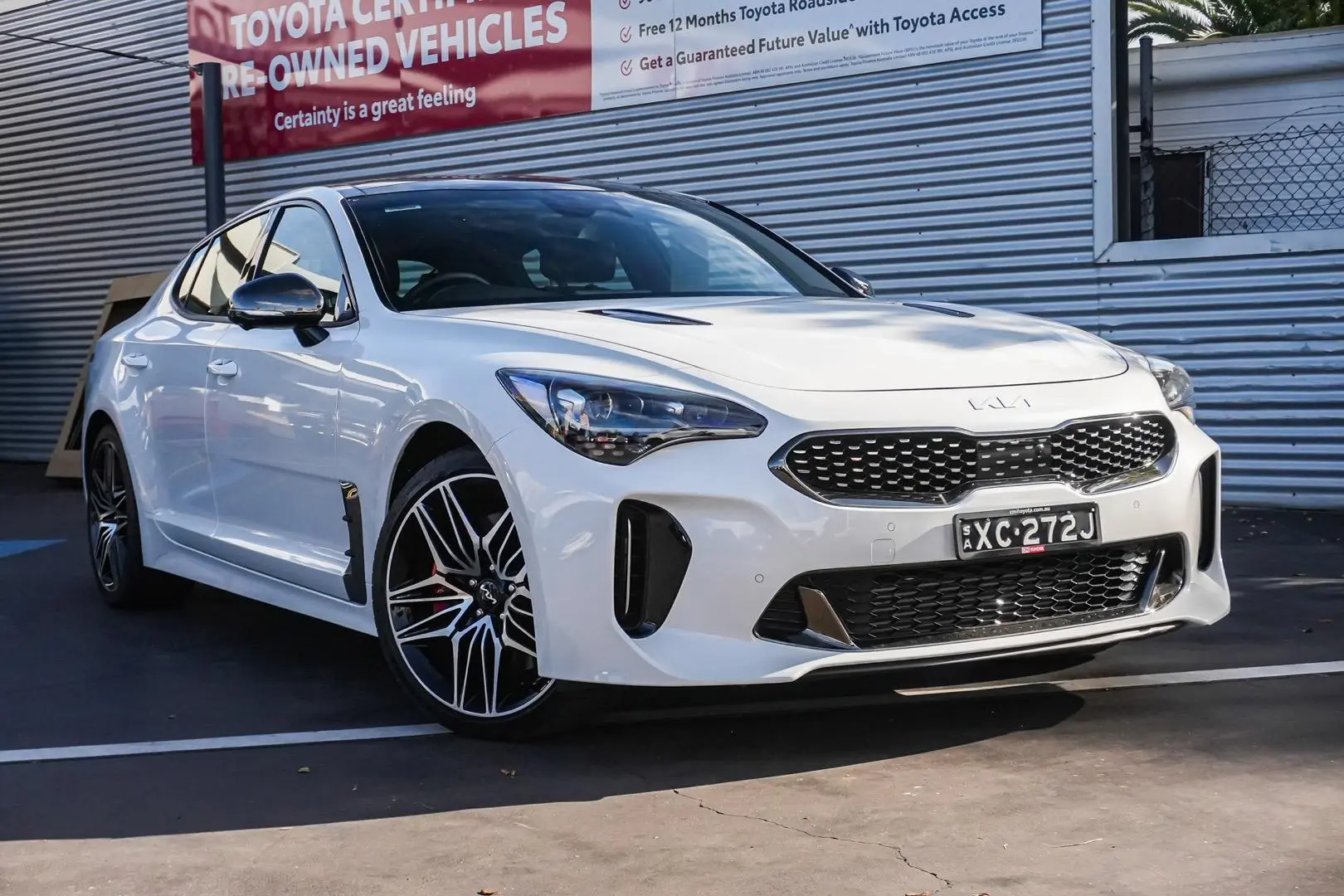 2022 Kia Stinger Gallery Image 2