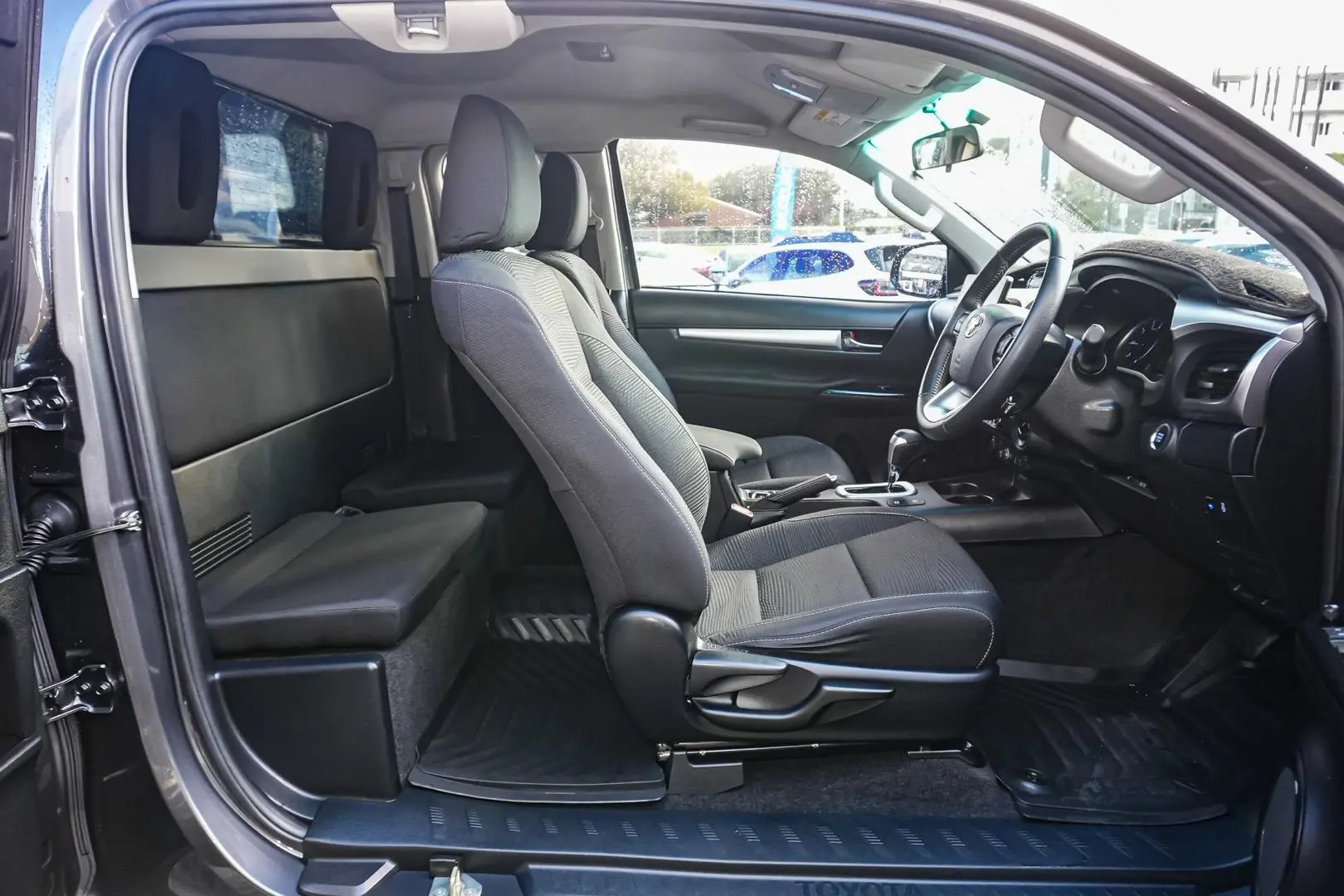 2018 Toyota Hilux Gallery Image 8