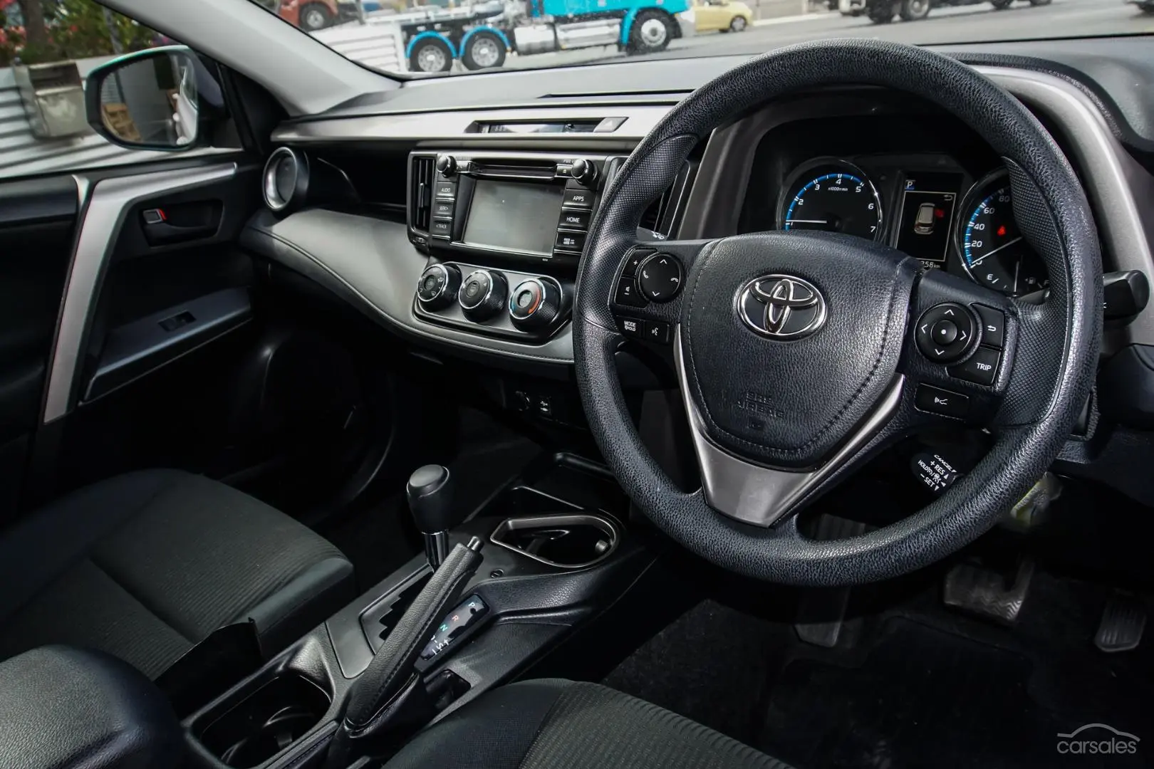 2018 Toyota RAV4 Image 6