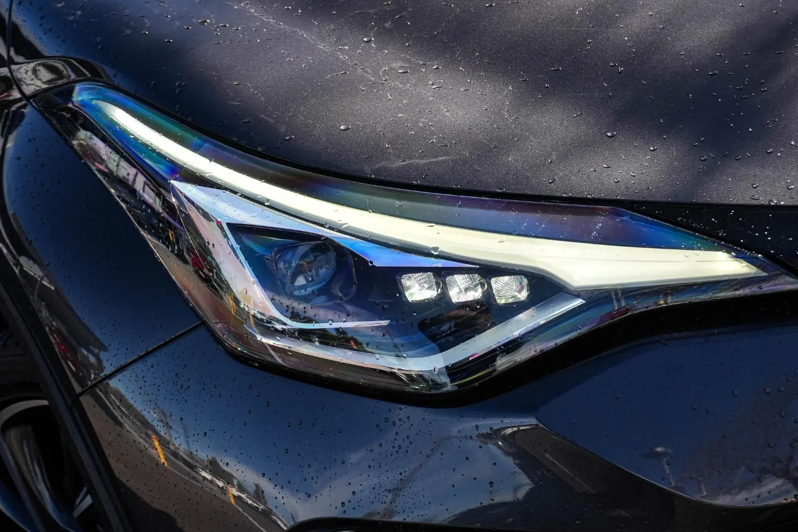 2020 Toyota C-HR Gallery Image 11