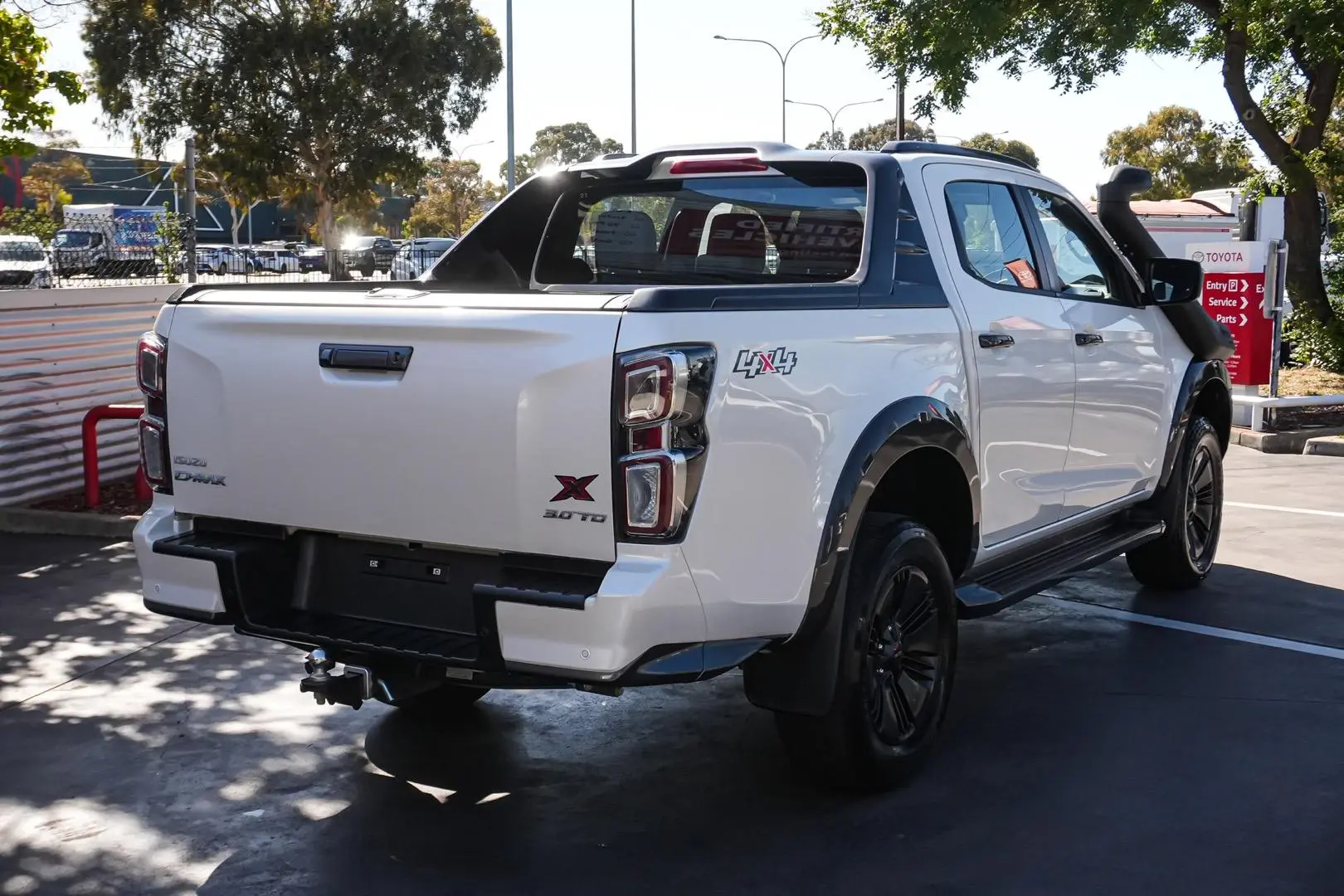 2020 Isuzu D-MAX Gallery Image 3