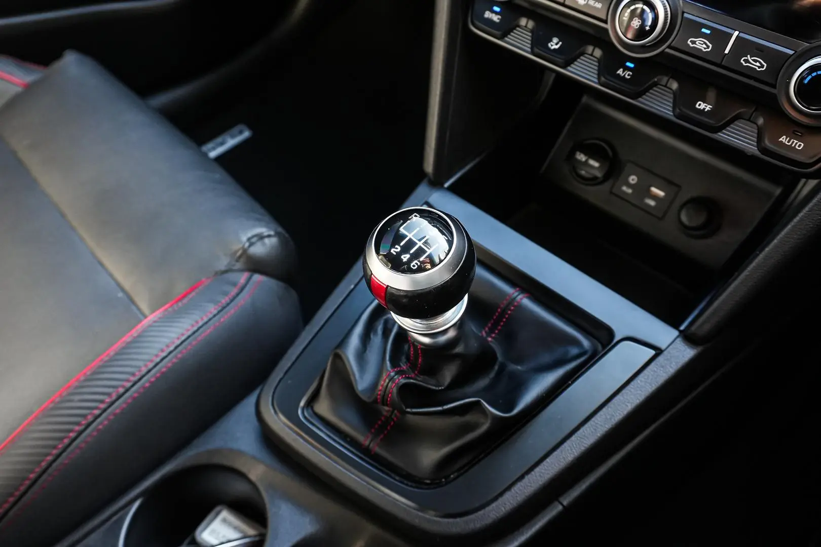 2019 Hyundai Elantra Gallery Image 19