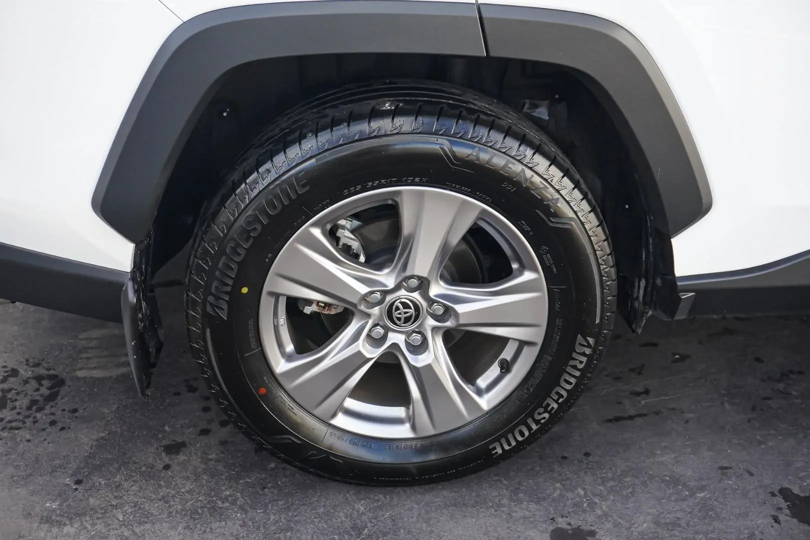 2024 Toyota RAV4 Gallery Image 17