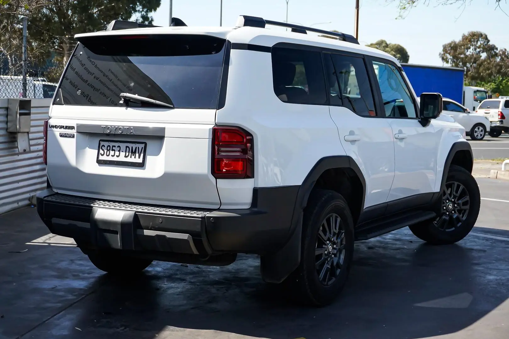 2024 Toyota Landcruiser Prado Gallery Image 3