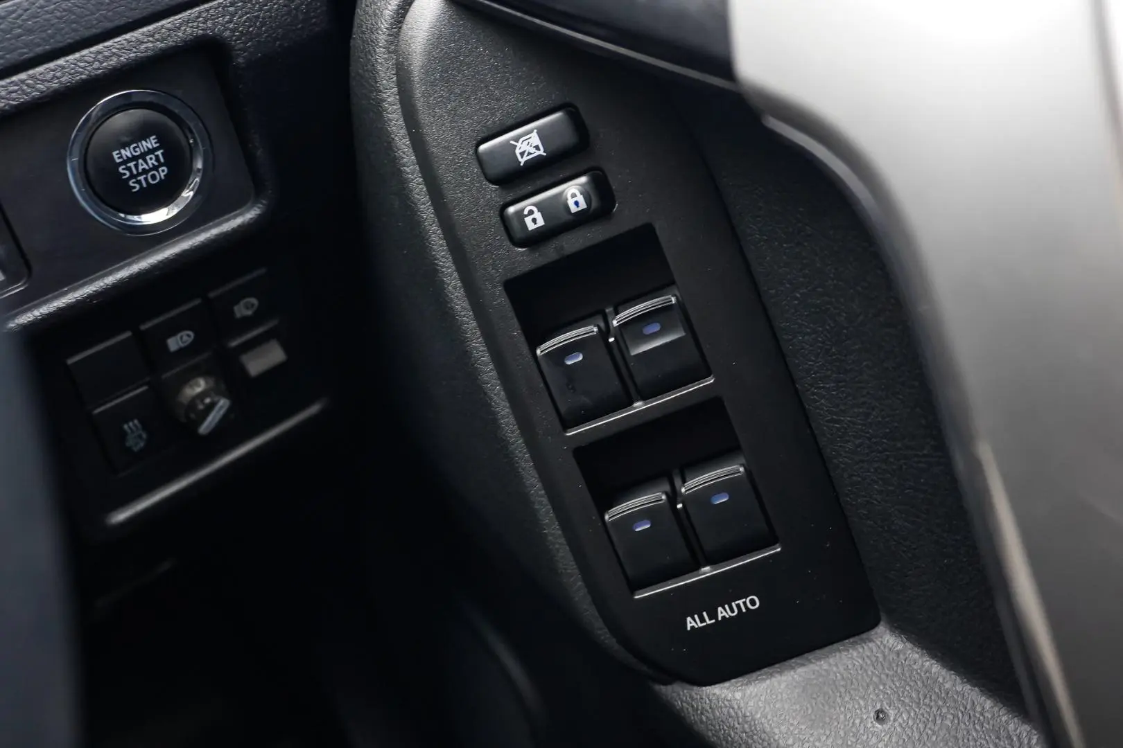 2018 Toyota Landcruiser Prado Gallery Image 24