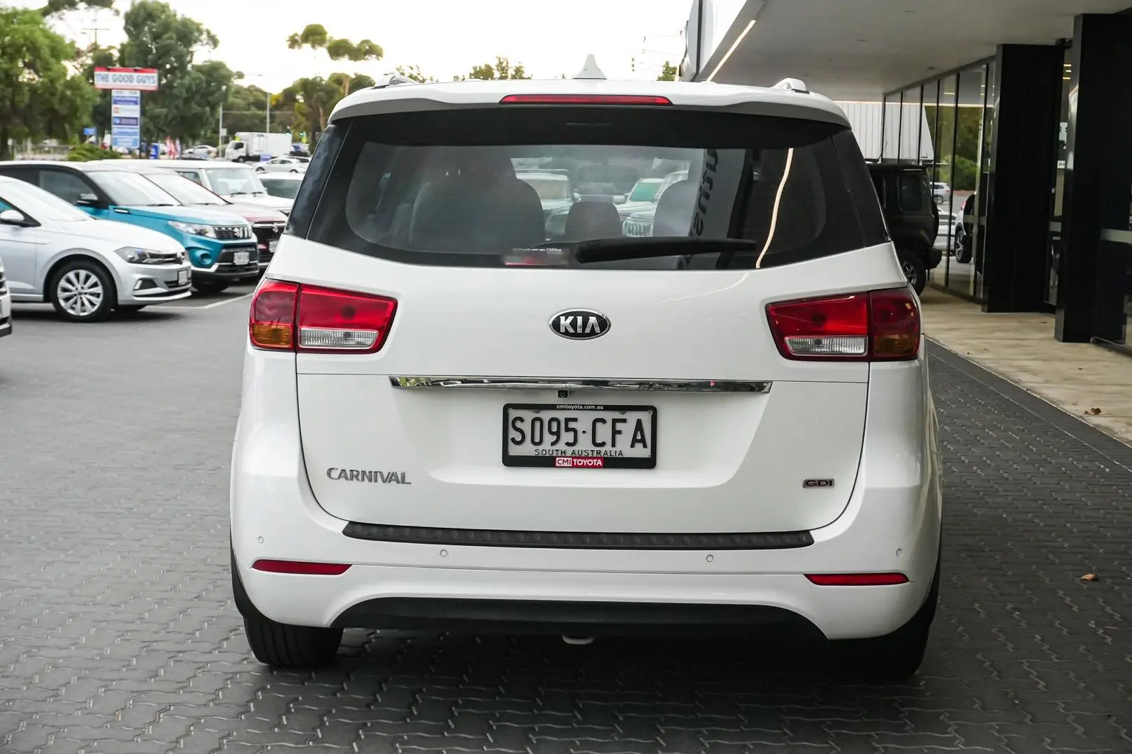 2018 Kia Carnival Gallery Image 6