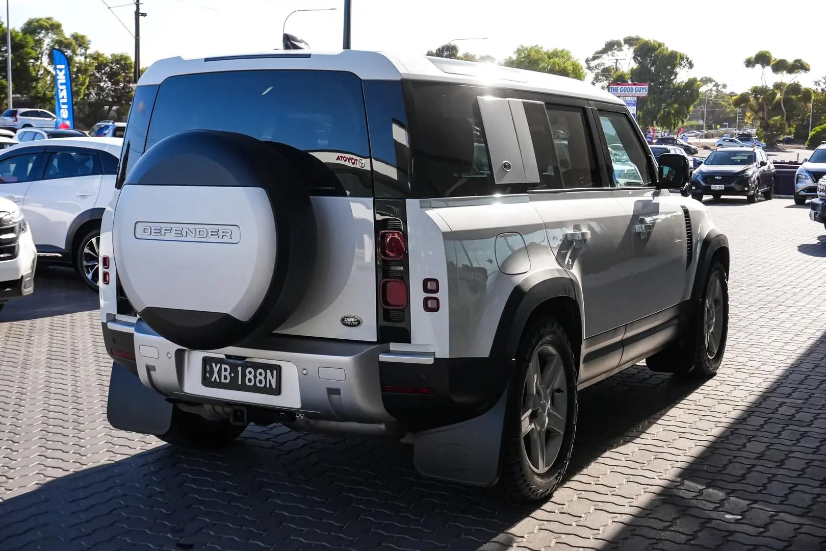 2021 Land Rover Defender Gallery Image 3