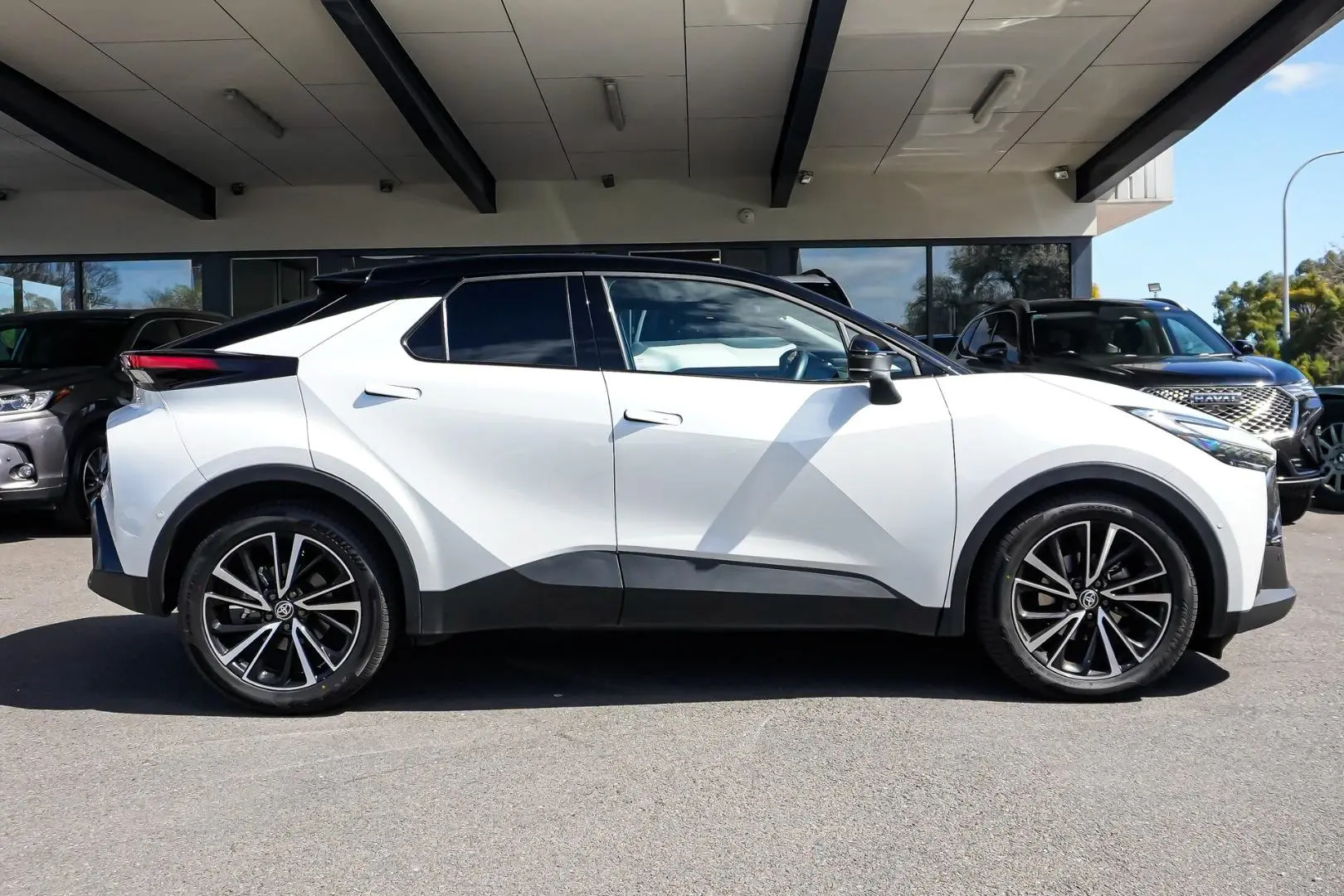 2024 Toyota C-HR Gallery Image 4
