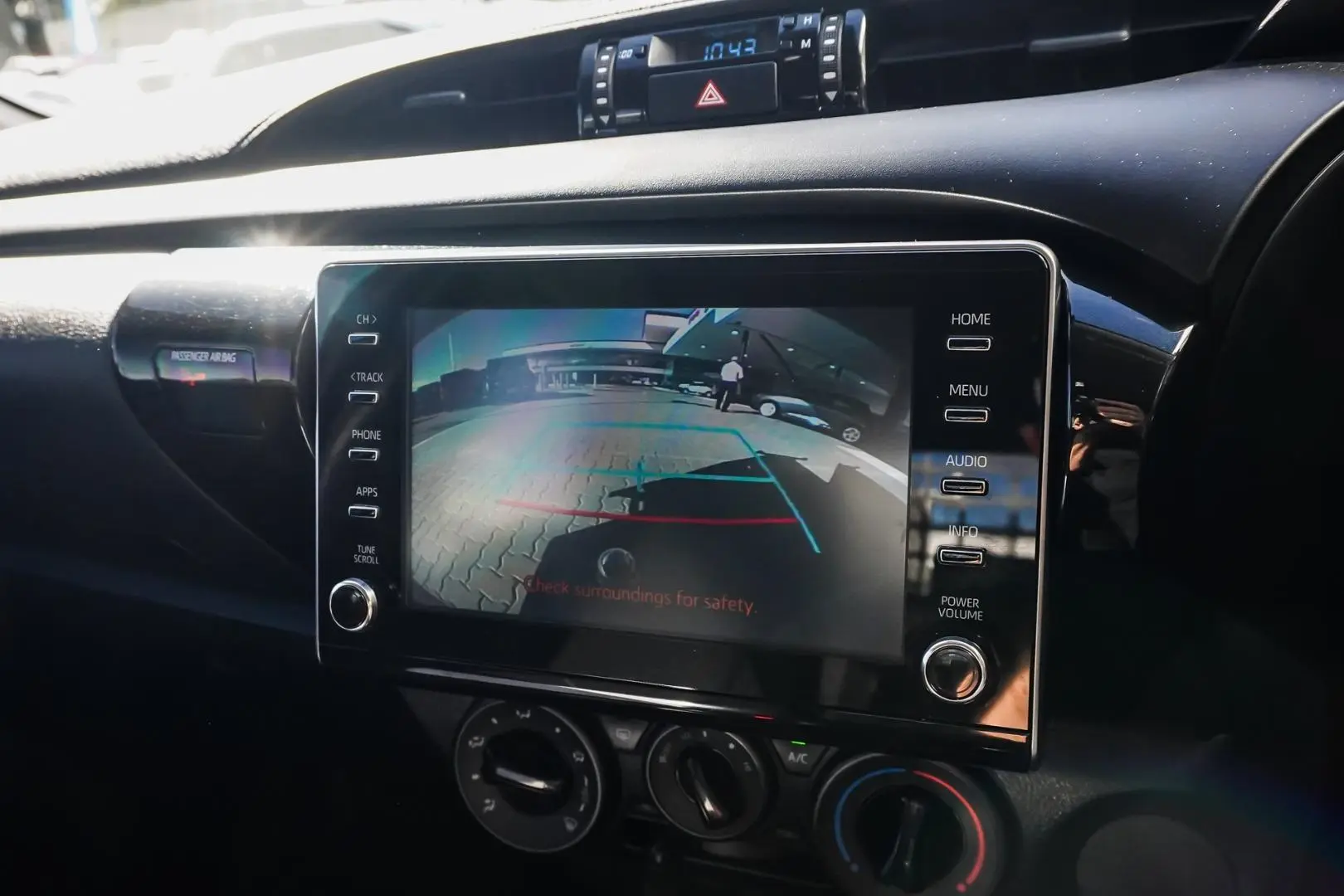 2022 Toyota Hilux Gallery Image 24