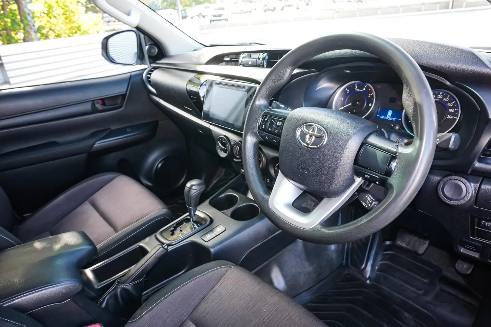 2018 Toyota Hilux Gallery Image 16