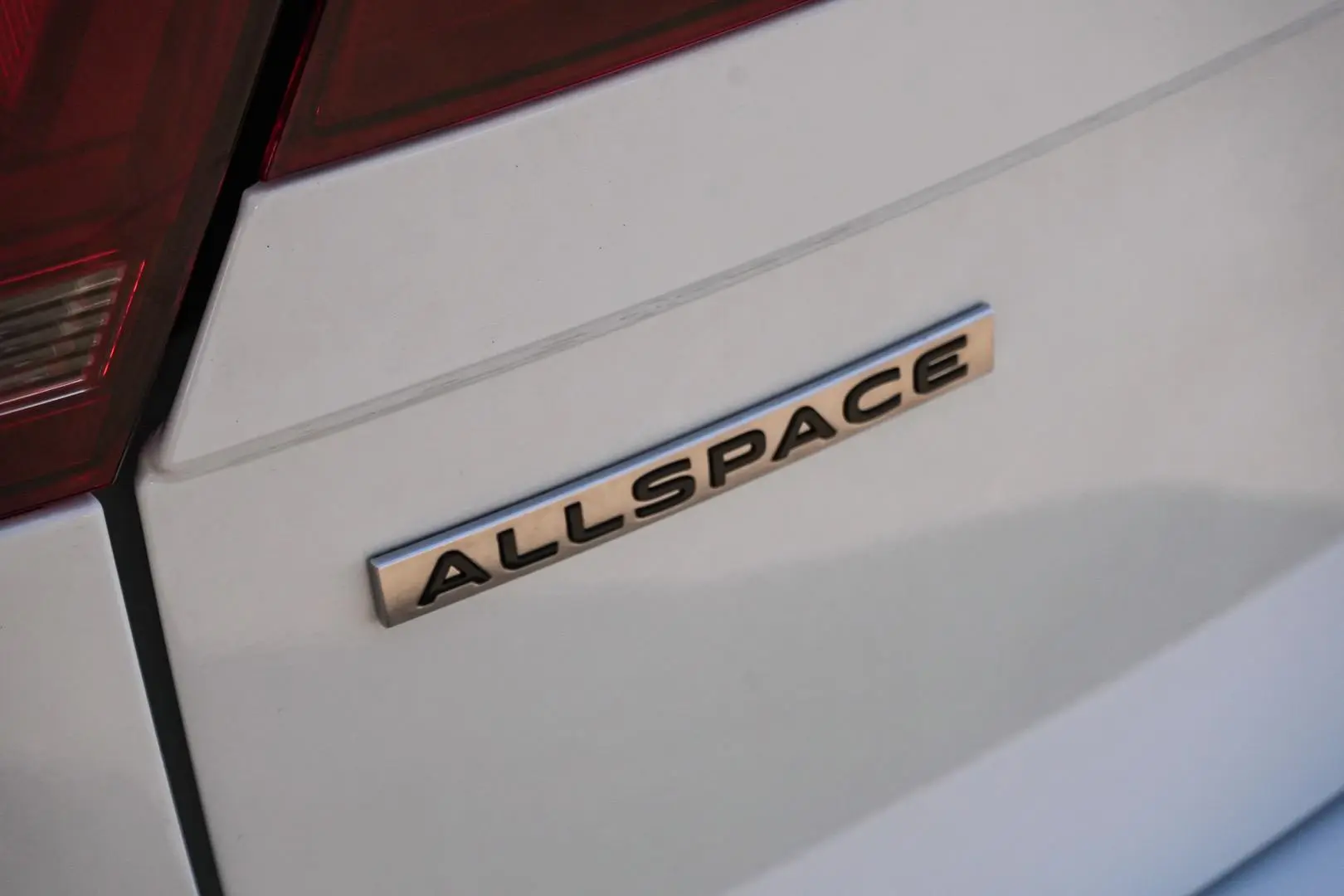 2022 Volkswagen Tiguan Gallery Image 9