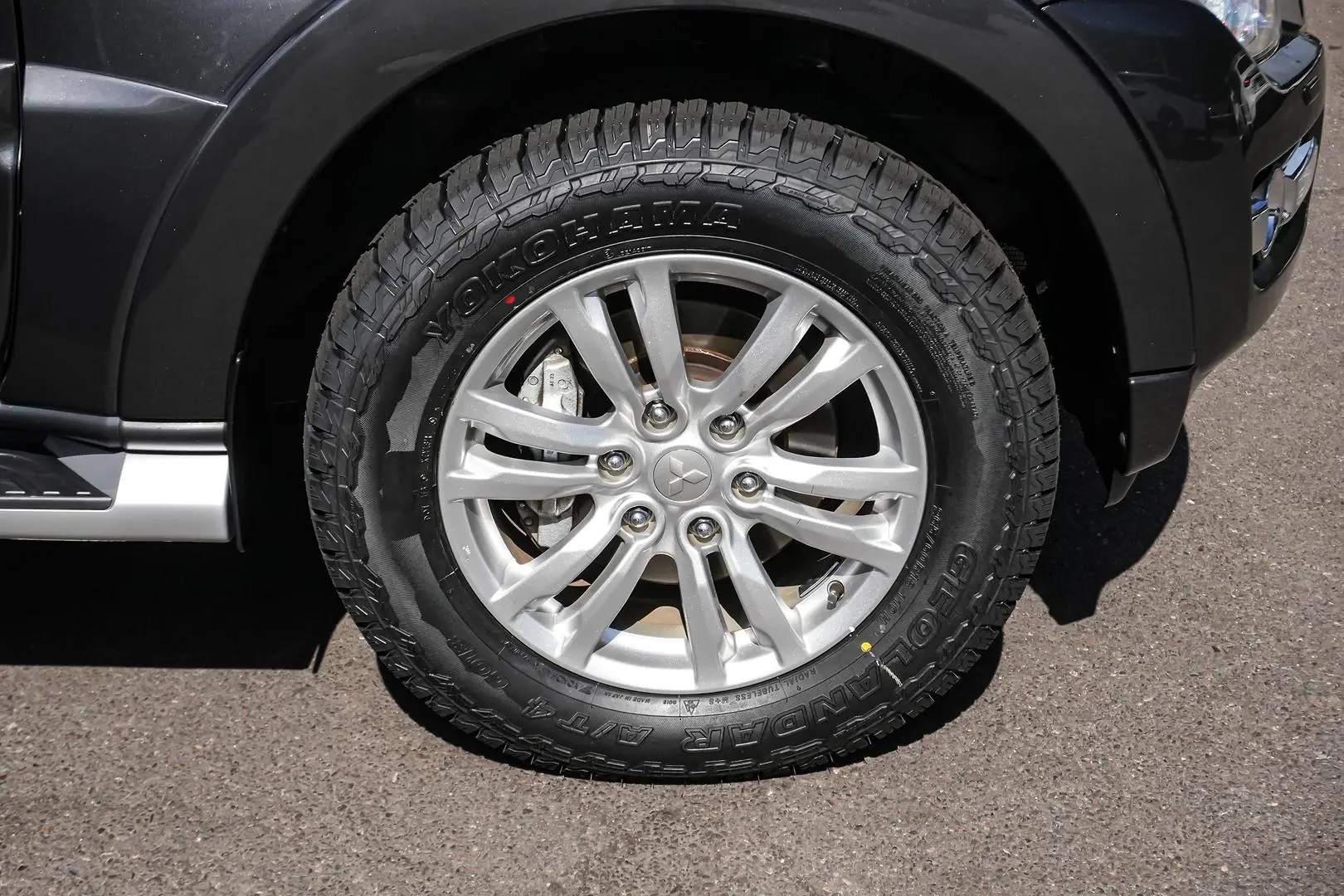 2017 Mitsubishi Pajero Gallery Image 8