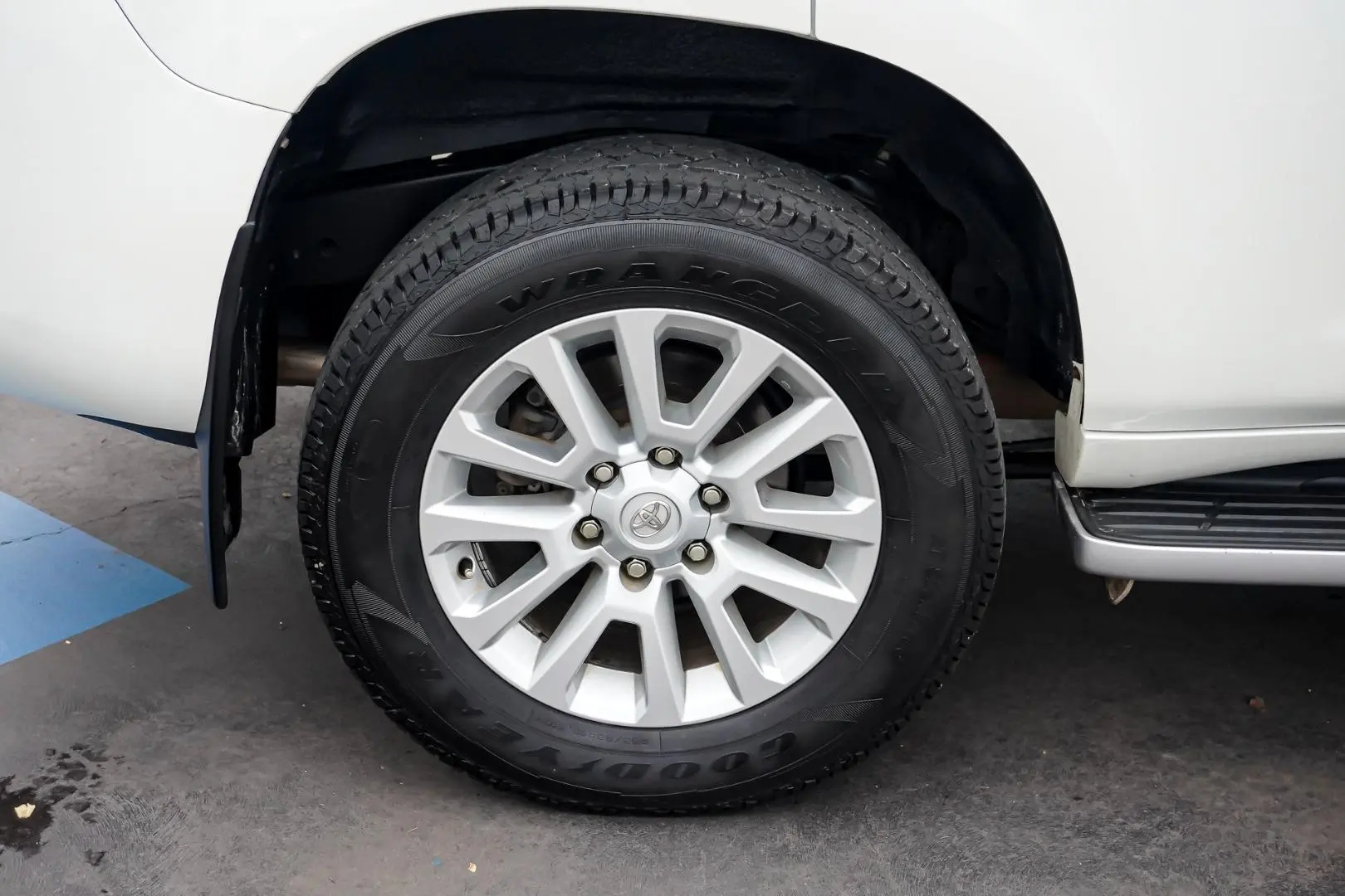 2015 Toyota Landcruiser Prado Gallery Image 16