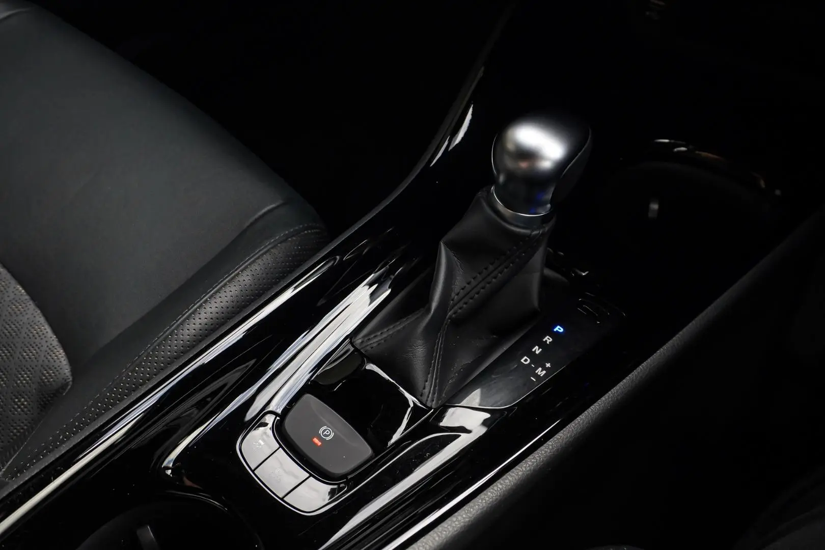 2019 Toyota C-HR Gallery Image 21