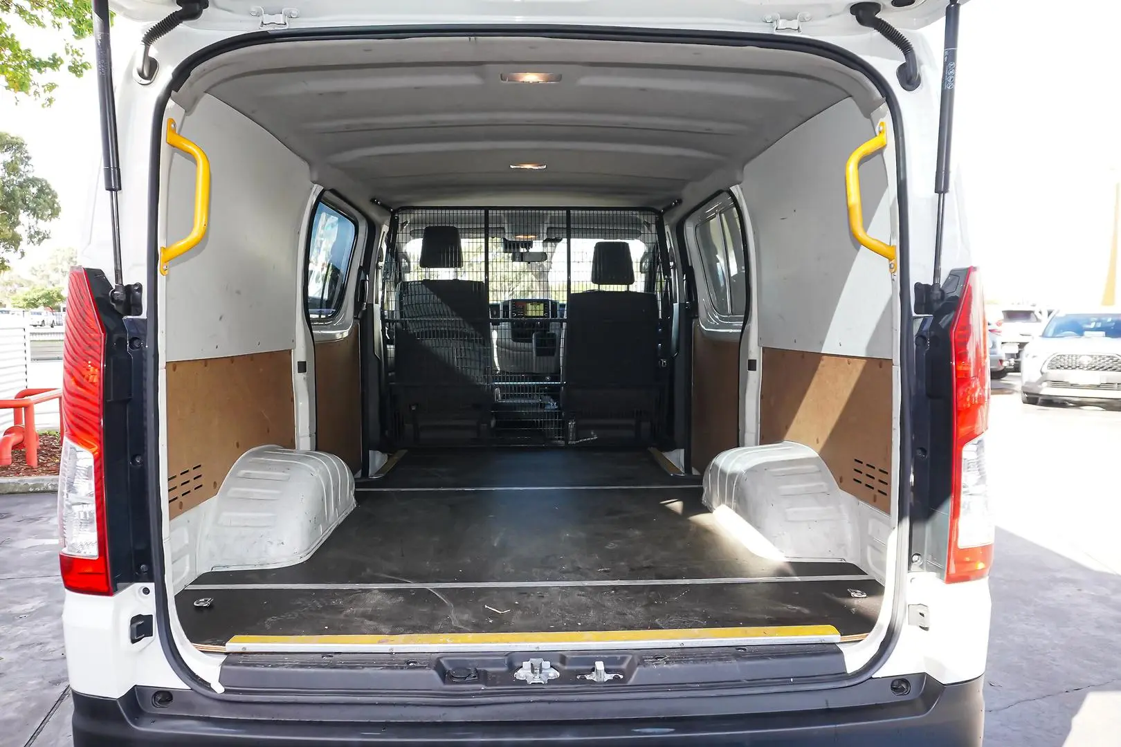 2020 Toyota Hiace Gallery Image 8
